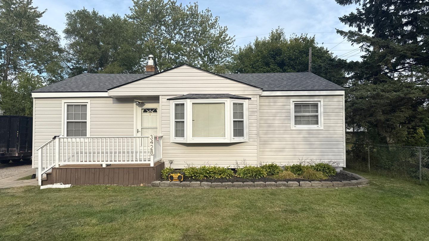 Siding Replacement using Alside D5" Platinum Grey by 180 Contractors