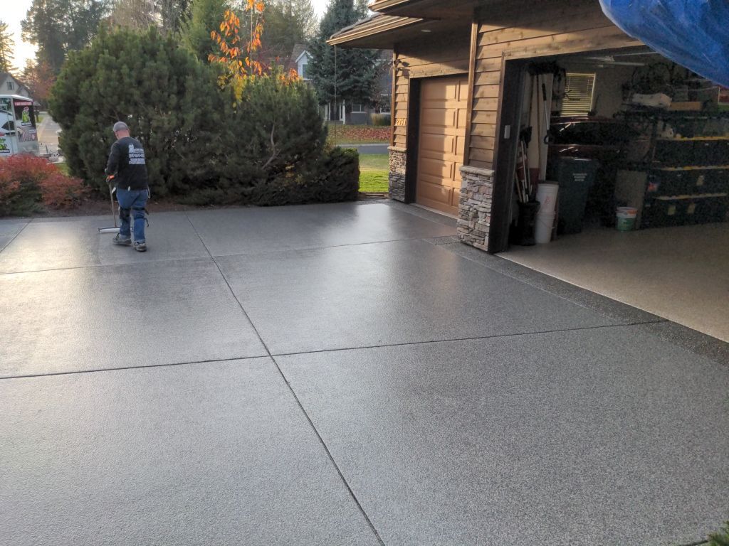 Driveway using Penntek Evolution System and Echo 1/4" Chip by Croc Coatings, LLC