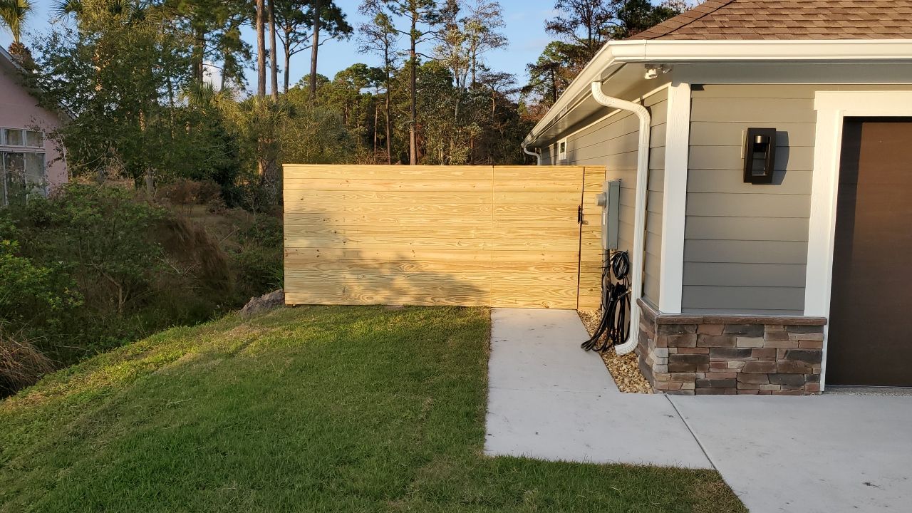 You can never go wrong with Horizontal by Hip Square Fence Inc.