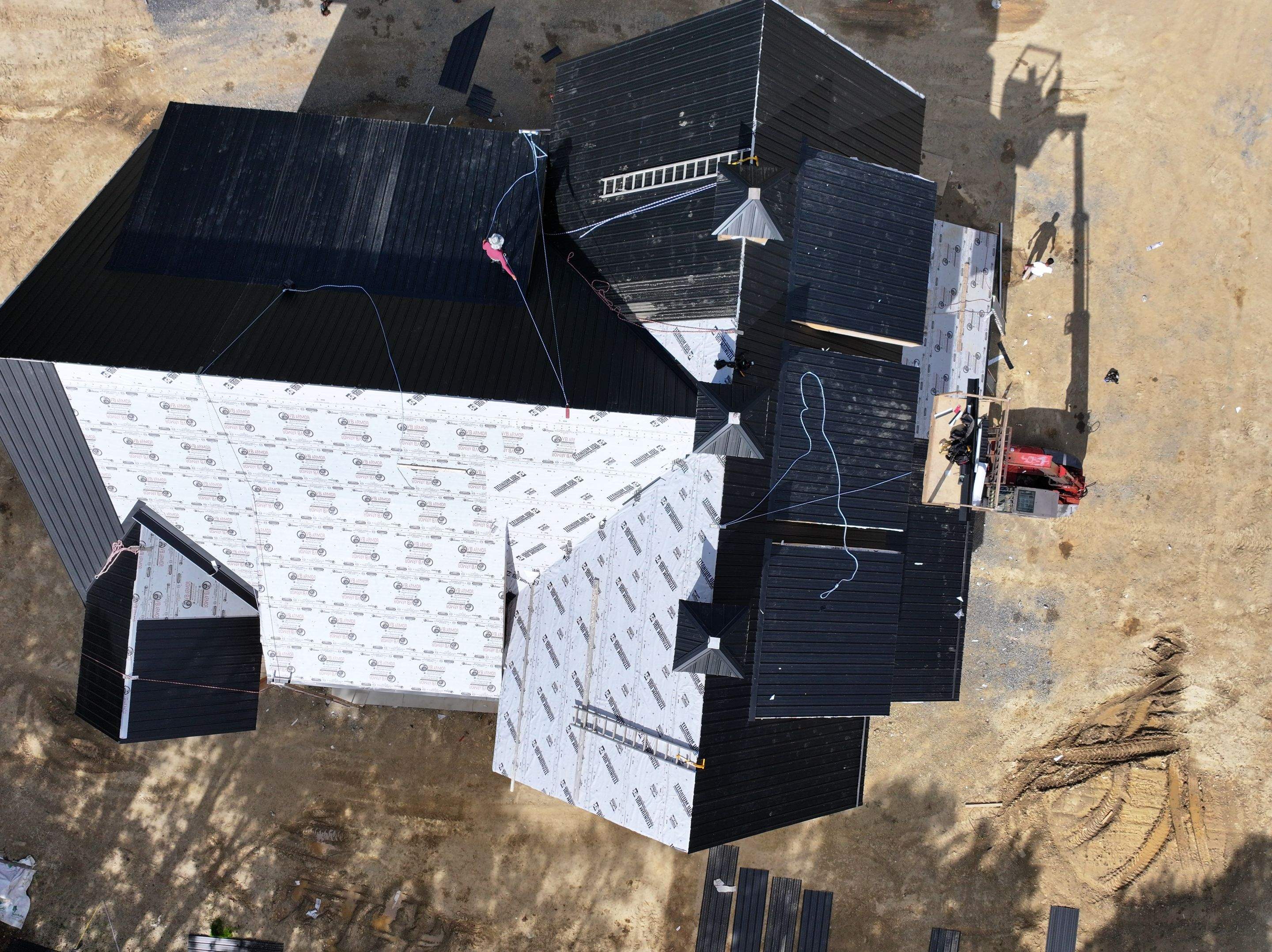 Barn Style House by Omnia Roofing