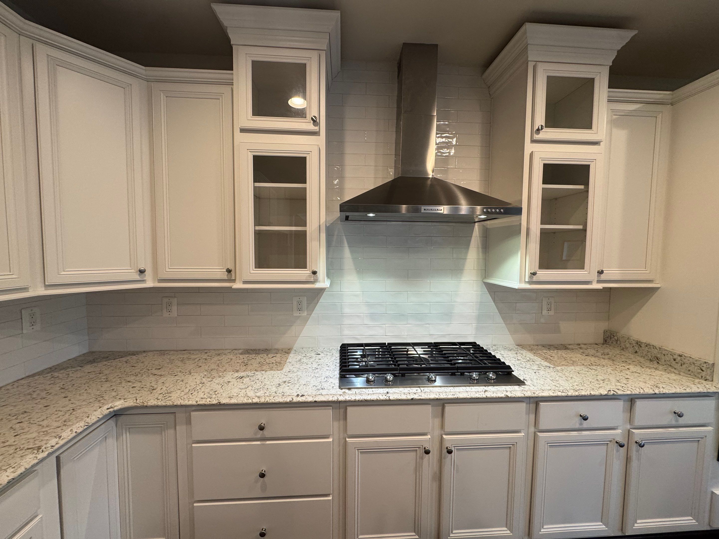 Linaburg Backsplash by Integrity Tile and Home LLC