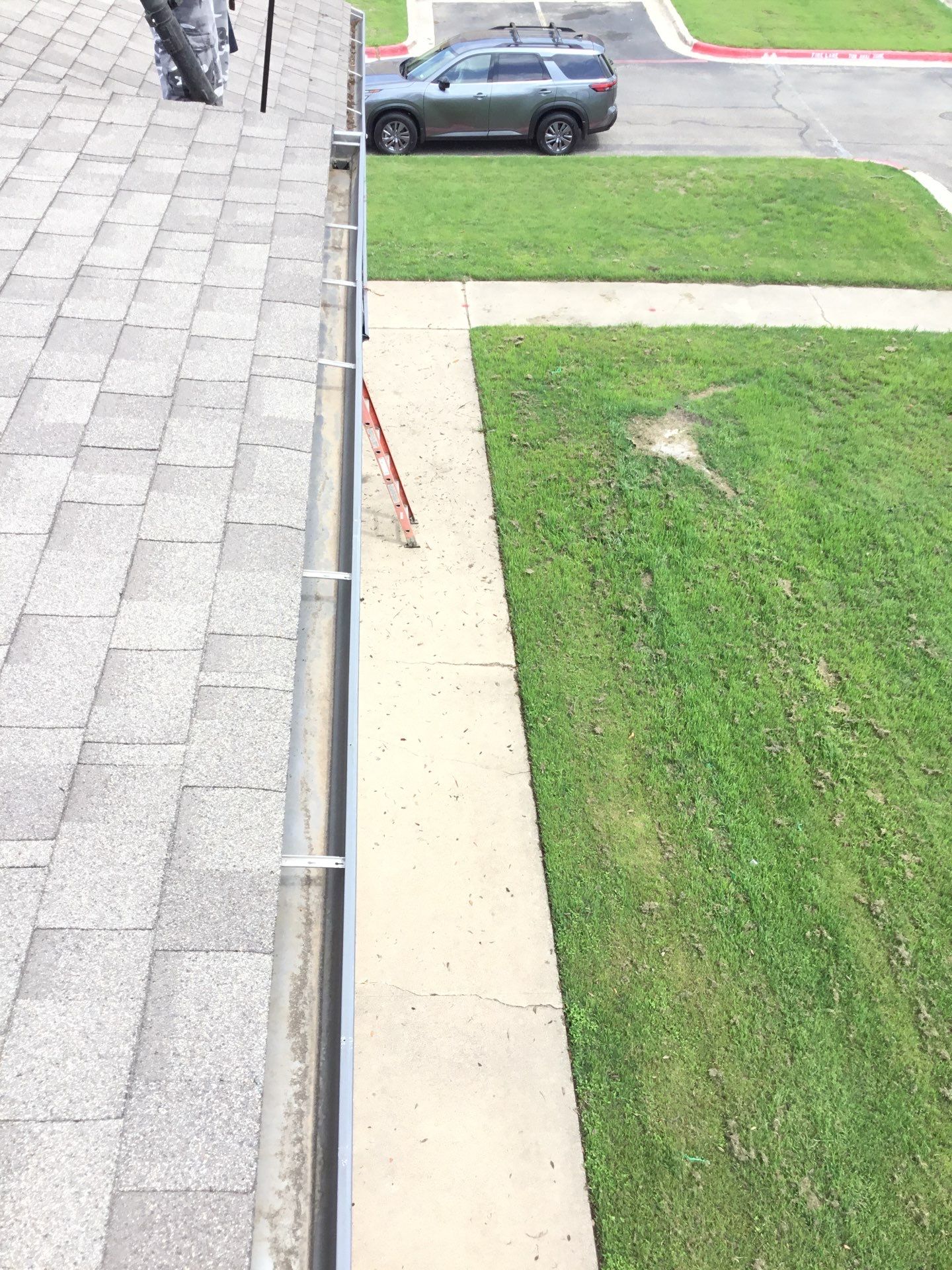 HOA gutter cleaning after photo.