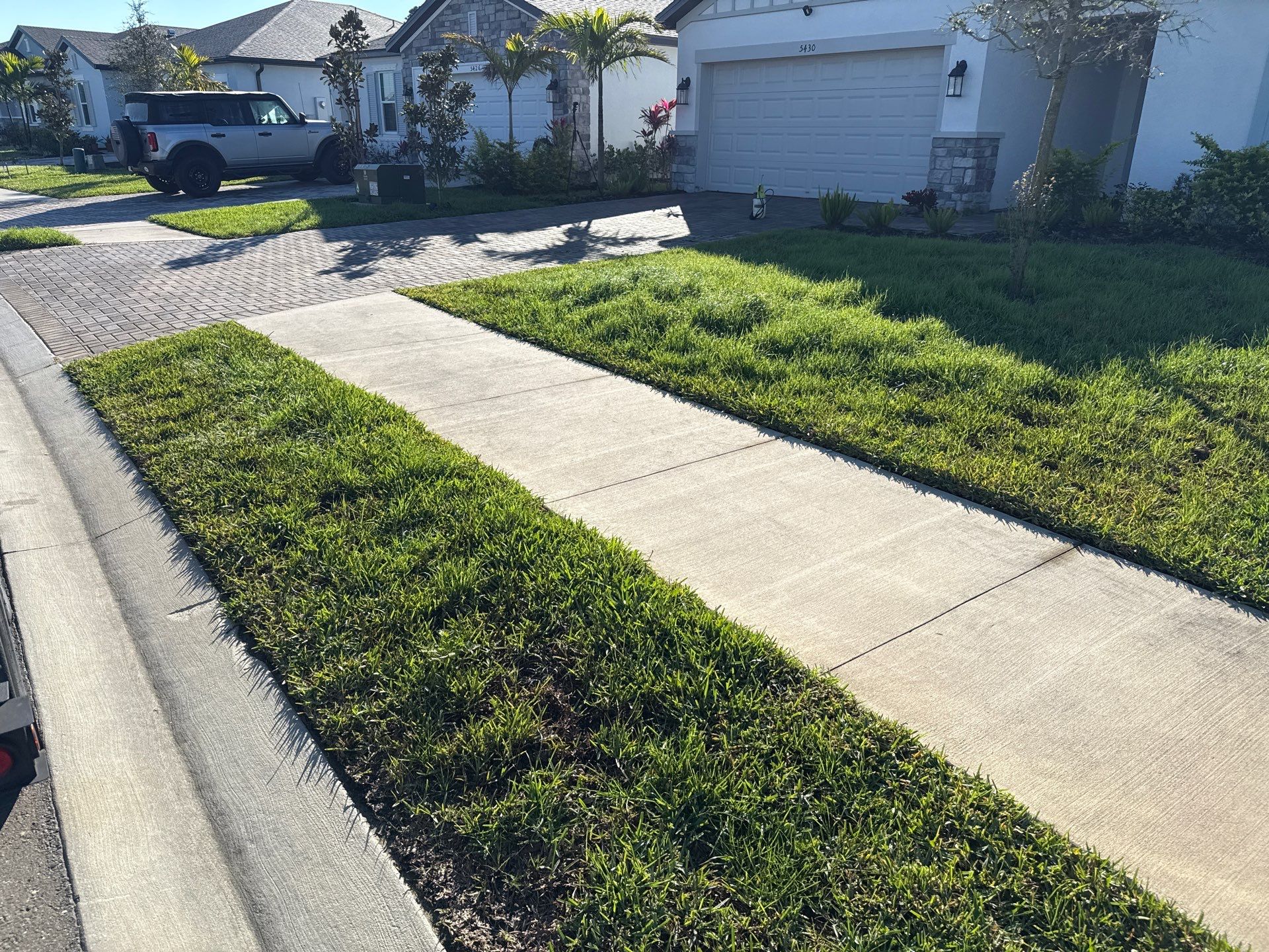 Paver Driveway Cleaning, Oil Stain Removal & Sidewalk Cleaning in Trevesta – Palmetto, FL by Sunshine AquaWash