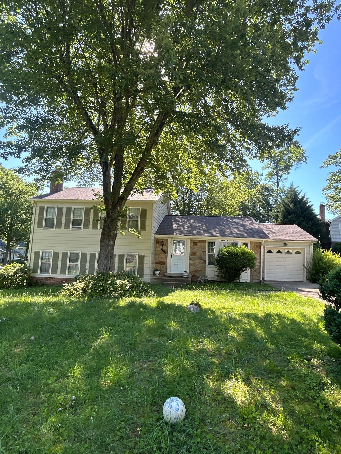 West Springfield: Residential Roof Replacement with CertainTeed Landmark in Heather Blend by RM Banning, Inc.