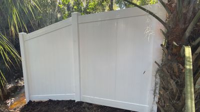 Palmetto, FL 6 ft. Tall White Vinyl Privacy Fence 