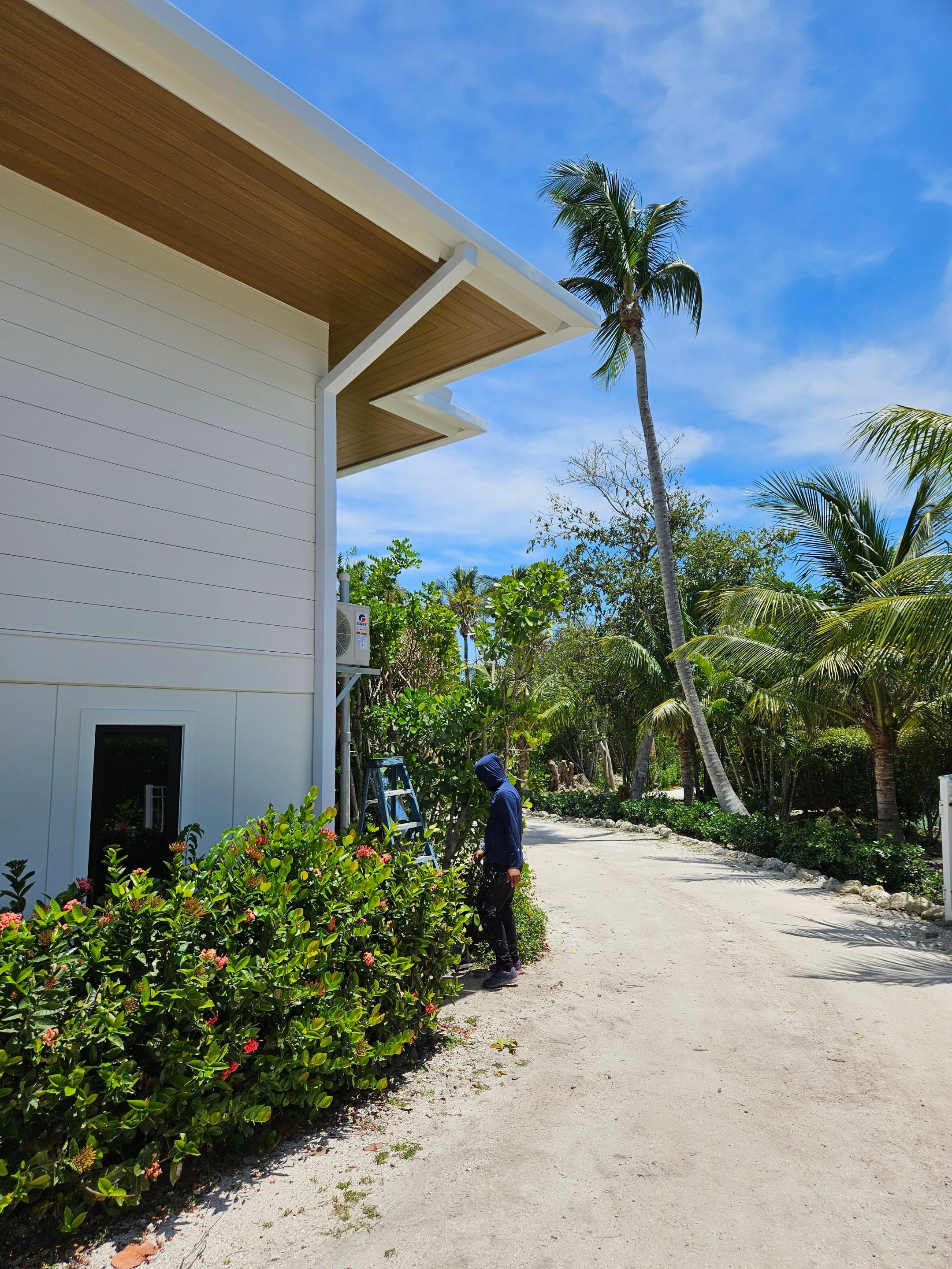 7-Inch Smooth Box Seamless Gutters using Seamless Gutters and Metal Fascia in Sanibel FL by Gutter Professors