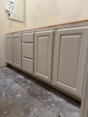 Grand Canyon Dr - Cabinets 