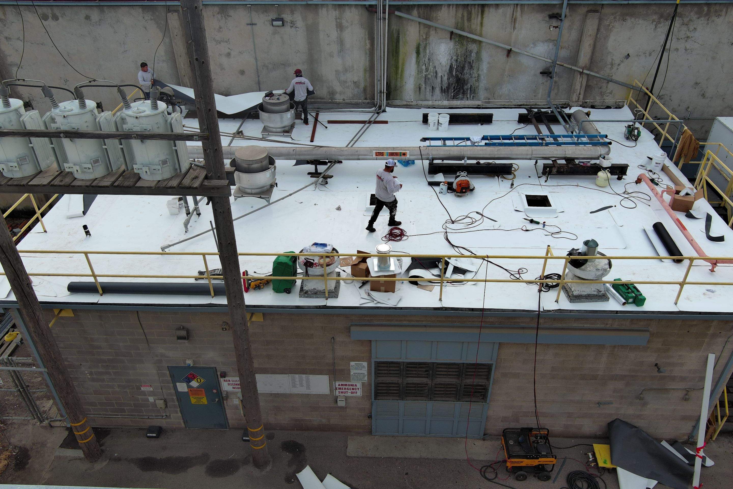 TPO single-ply roofing system using GAF Single-ply TPO 60 mil with 1.5 inch ISO board insulation by Straight Edge Roofing Inc