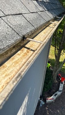 Why Yorkville Gutters Clog and Ice Up