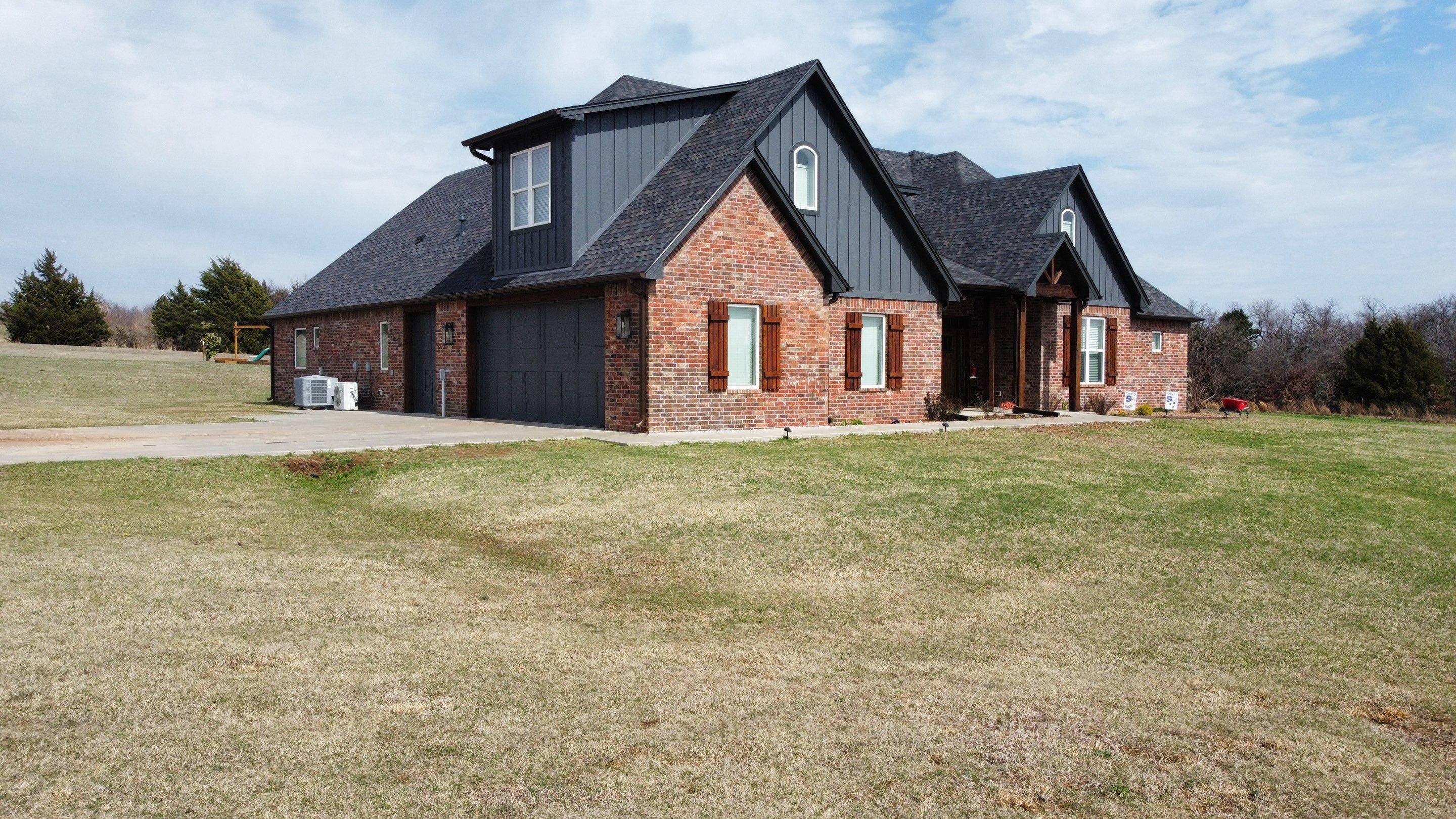 Owens Corning - Black Sable by Frontline Roofing and Construction