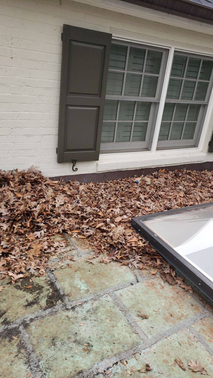 McLean: Certainteed Landmark Pro Designer Shingles in Max Def Charcoal Black by RM Banning, Inc.