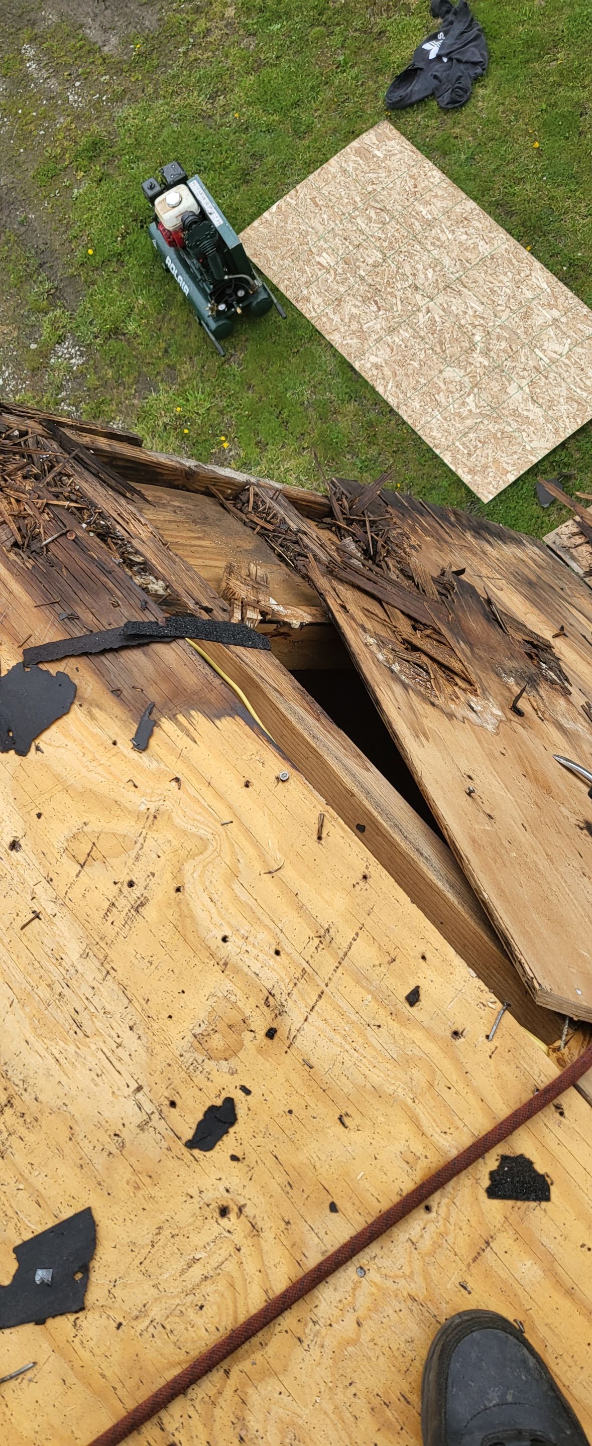 ATLAS PINNACLE COLOR: BLACK SHADOW DRIP EDGE: WHITE by Eagle Eye Roofing