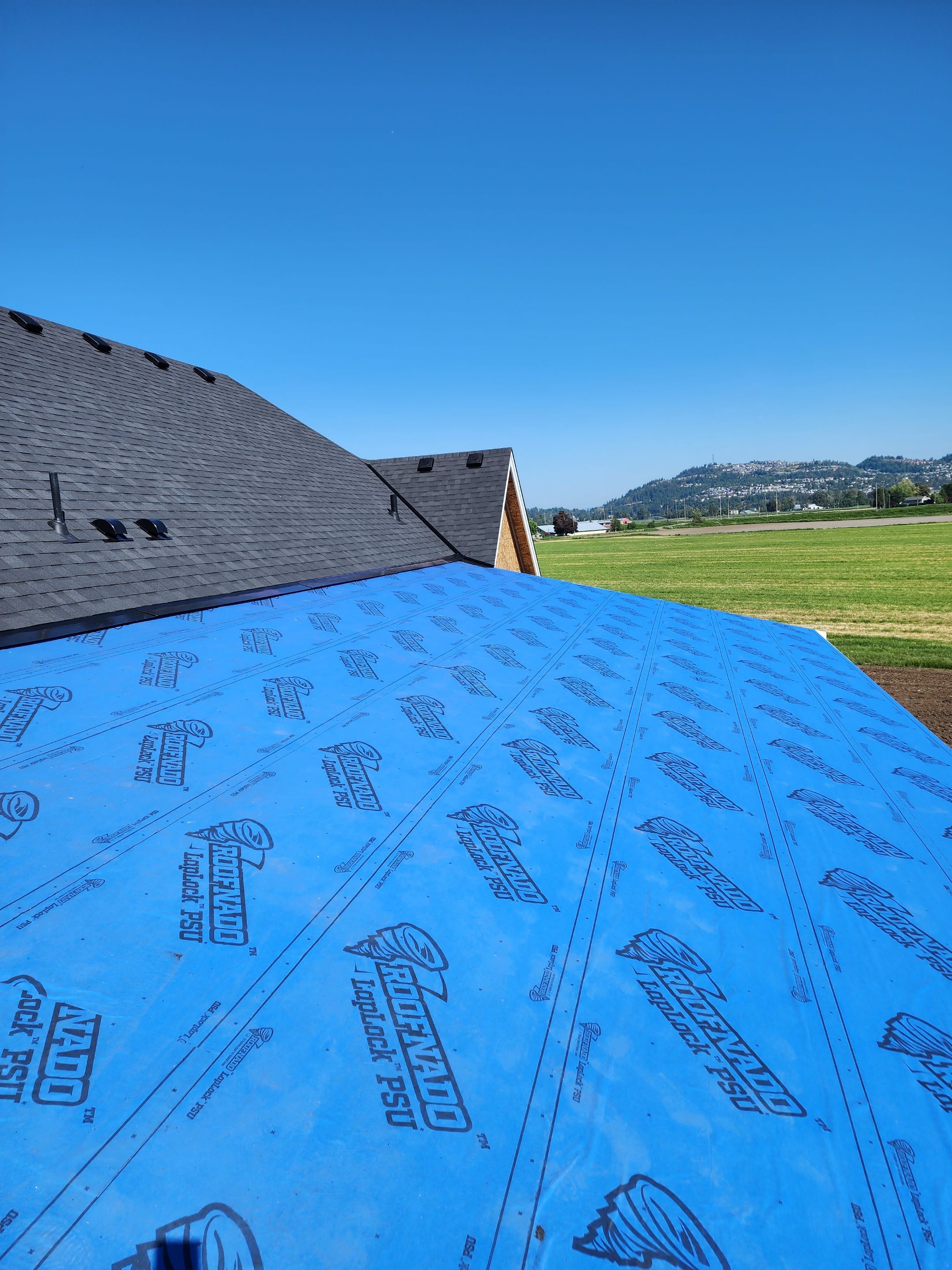 Residential Roofing Installation using OC Oakridge shingles by Top Notch Roofing Inc