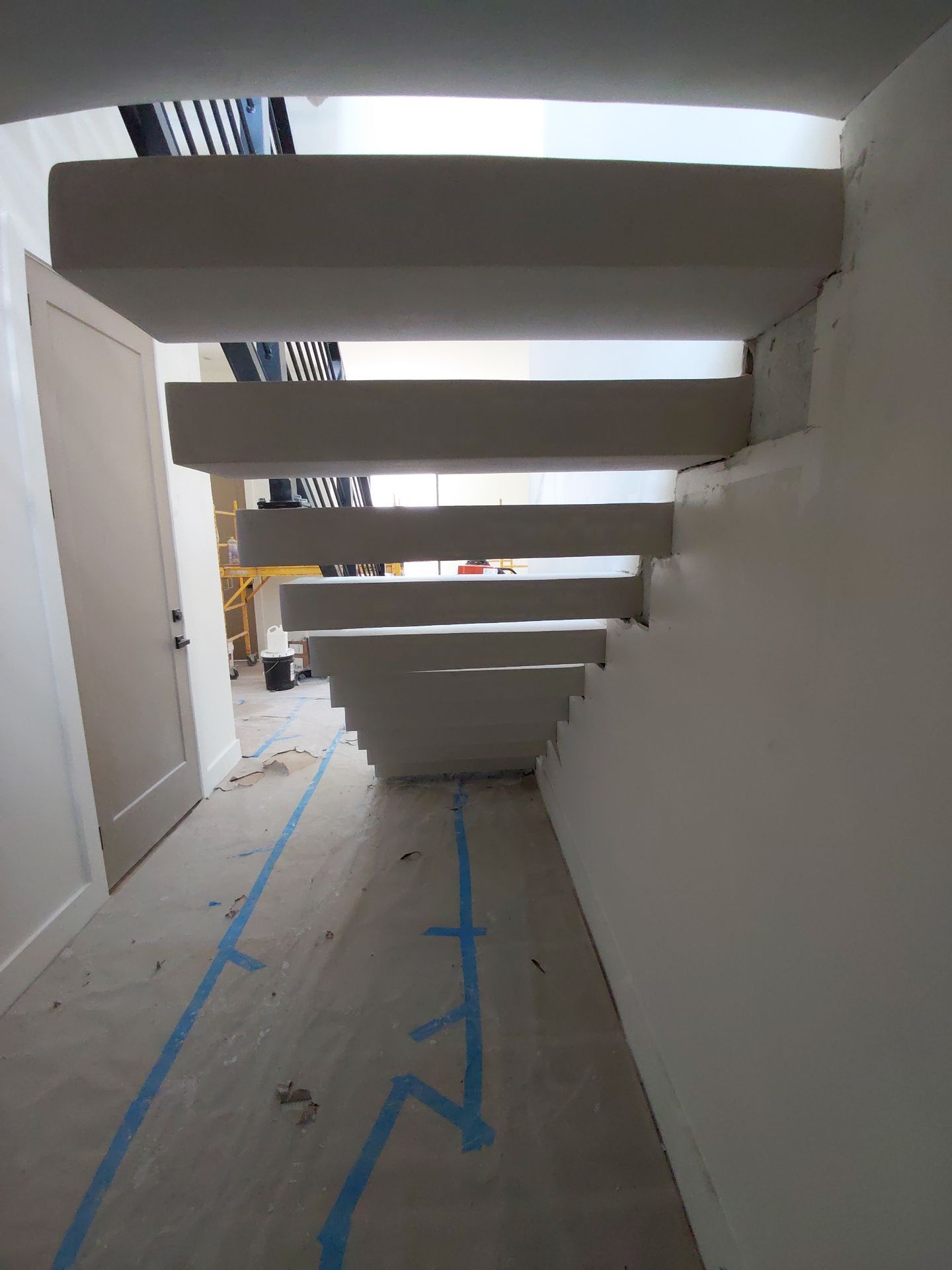Floating Steps with microtopping by Seamless Surfaces