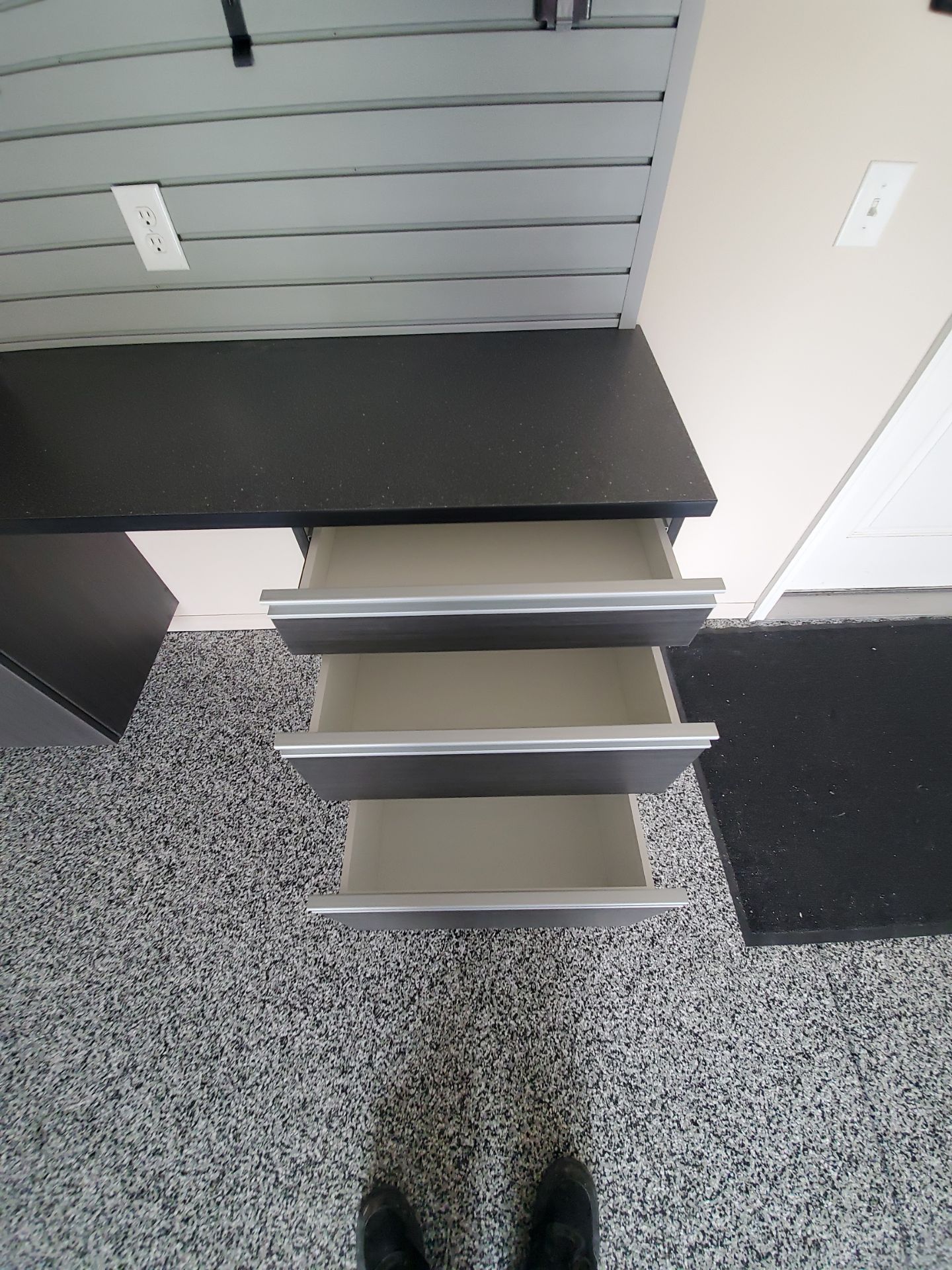 Garage coating and organization in Mishawaka!  by Innovative Spaces / Innovative Concrete Coatings