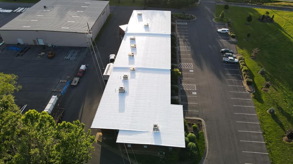 Project by Commercial Roofing Pros  by Commercial Roofing Pros 