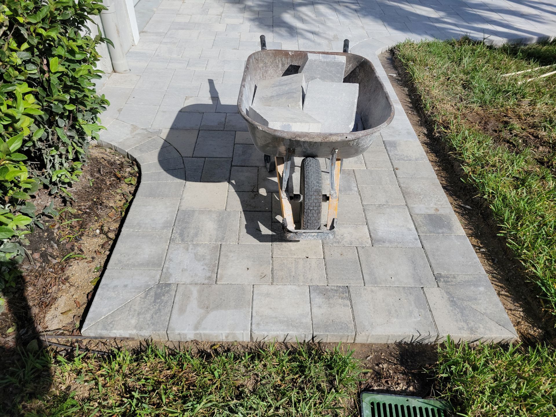 🌴 “Harbour Ridge Haven – A Tropical Revival by Alpha Zeta Landscapes” by Alpha Zeta Enterprises Inc