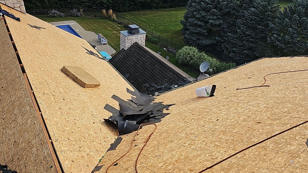 ATLAS PINNACLE COLOR: WEATHERED WOOD by Eagle Eye Roofing