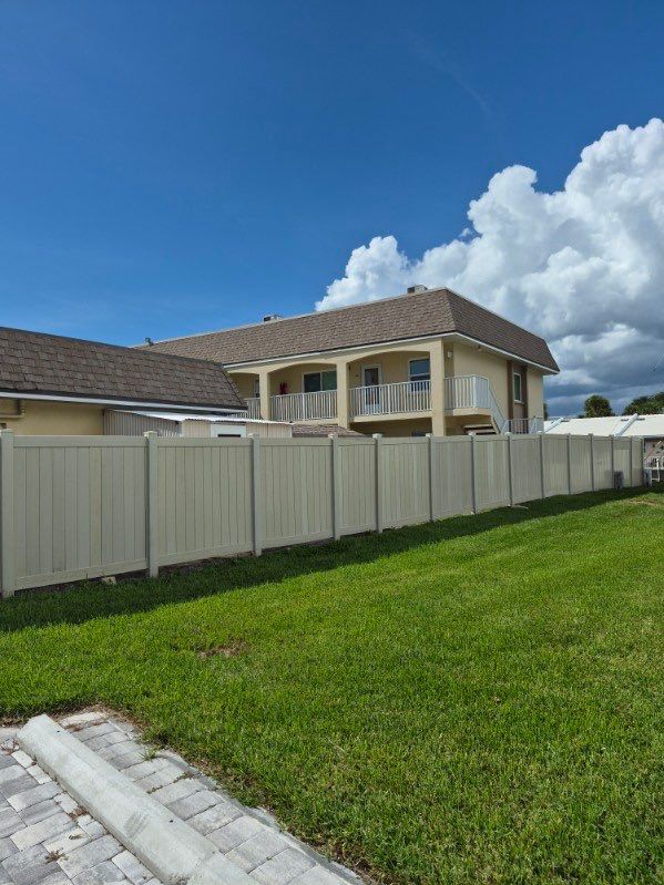 Commercial Vinyl Privacy Fence Repair in Venice by True Fence LLC