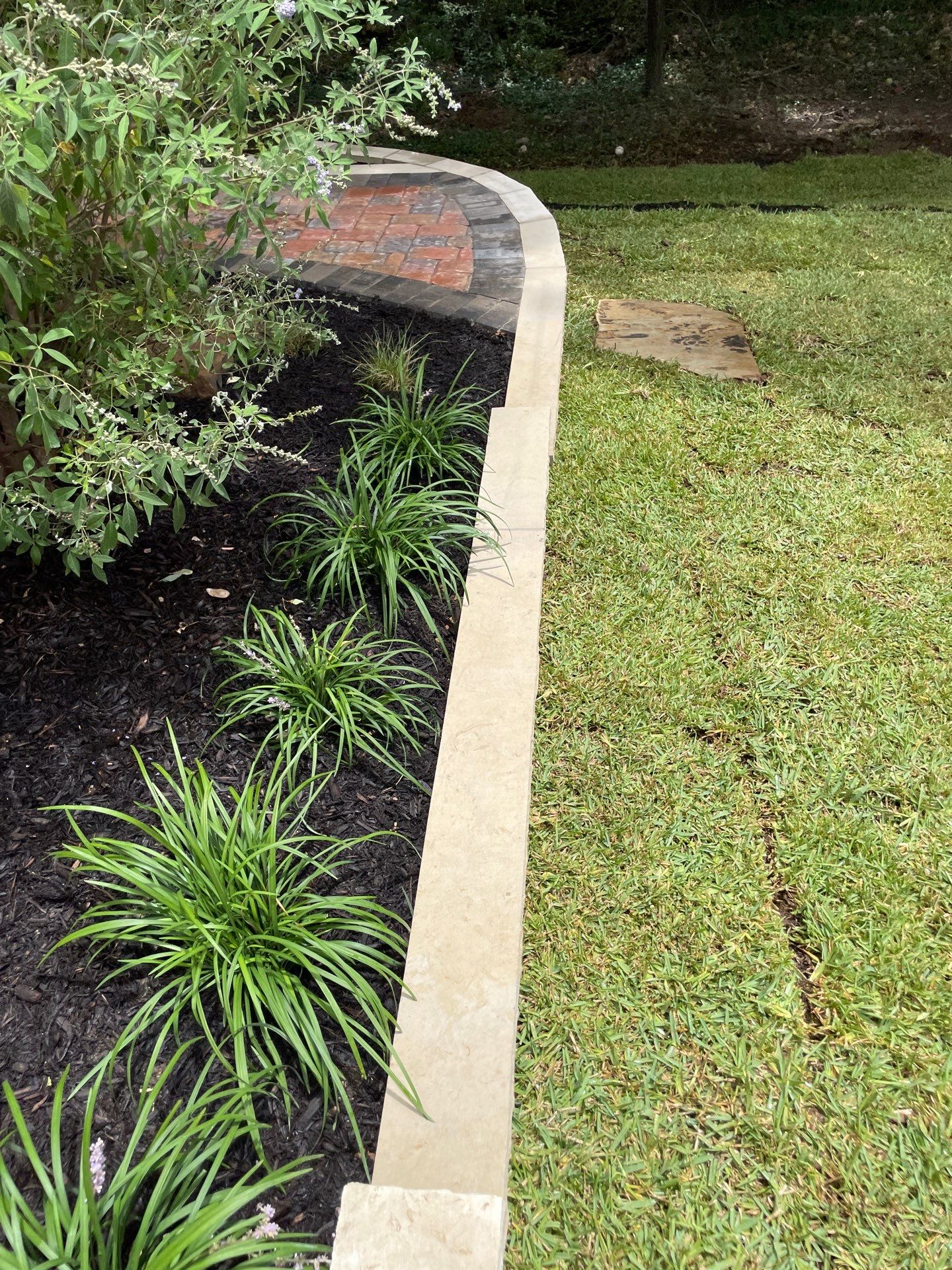 Paver Walkway, Chop Rock with Flagstone Cap by Peterson’s