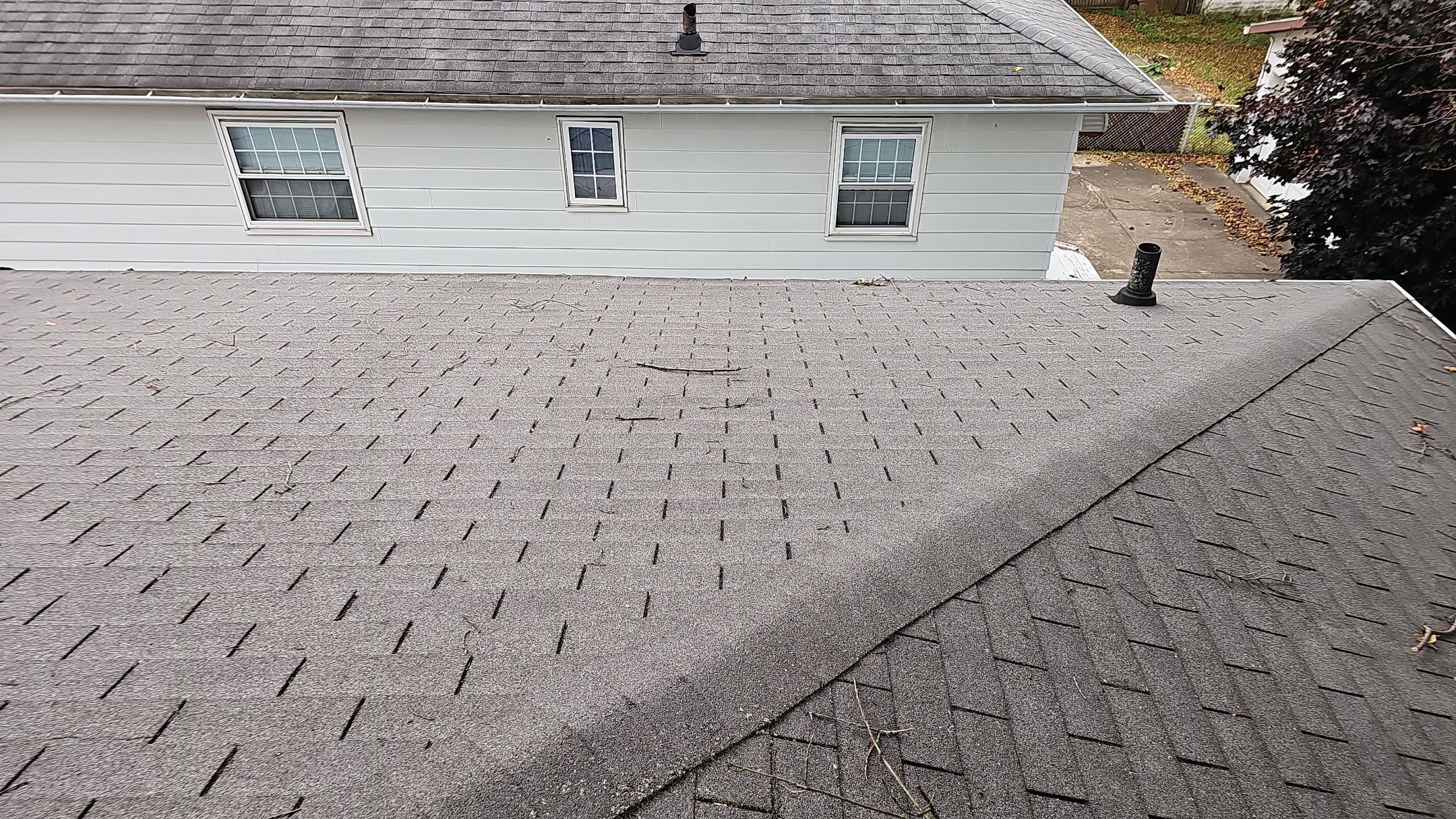 ATLAS PINNACLE COLOR: OYSTER SHELL DRIP EDGE: WHITE by Eagle Eye Roofing