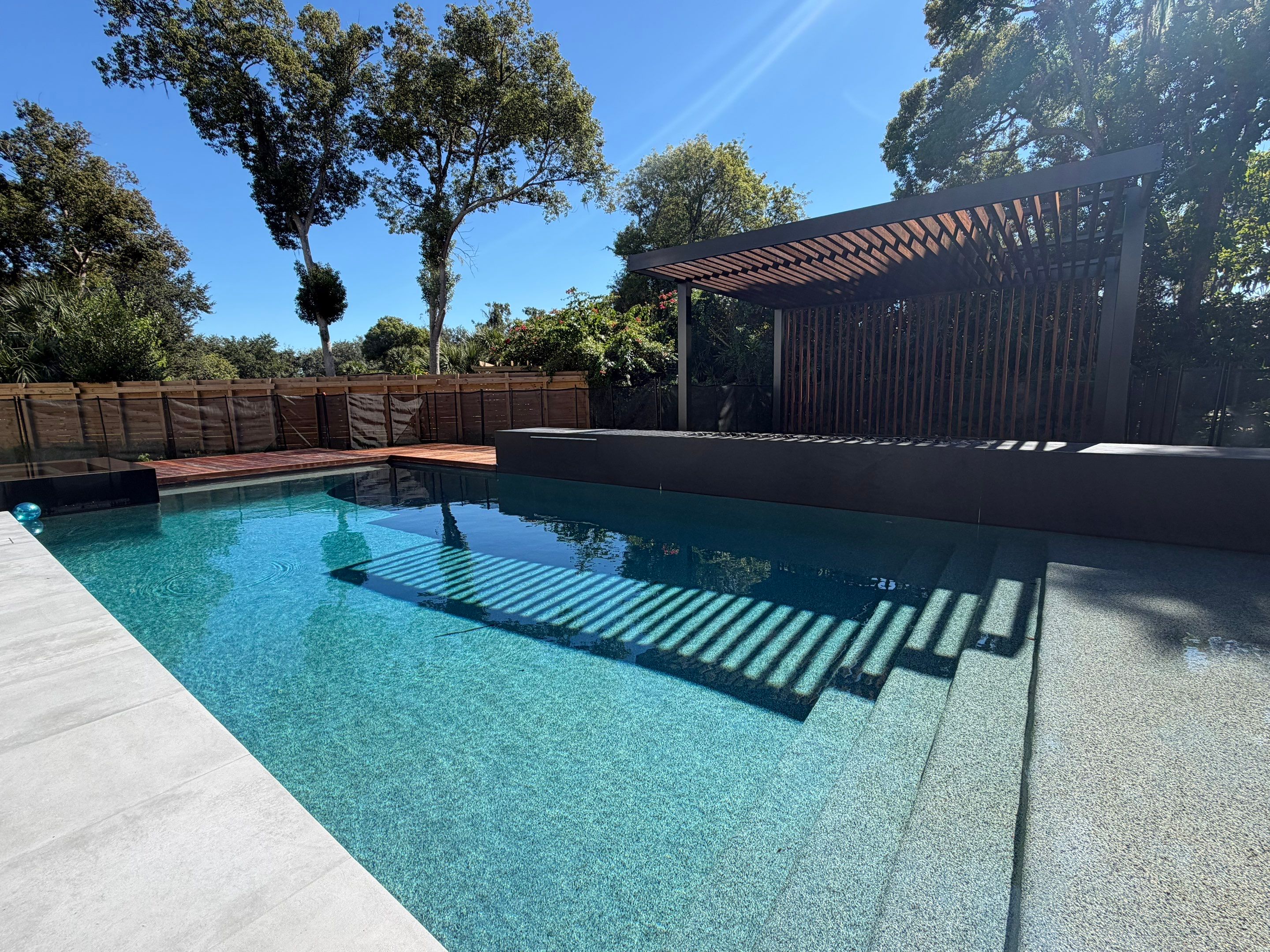 Architectural Masterpiece: Aluminum Frame with Exotic Wood Details by Orlando pergolas 