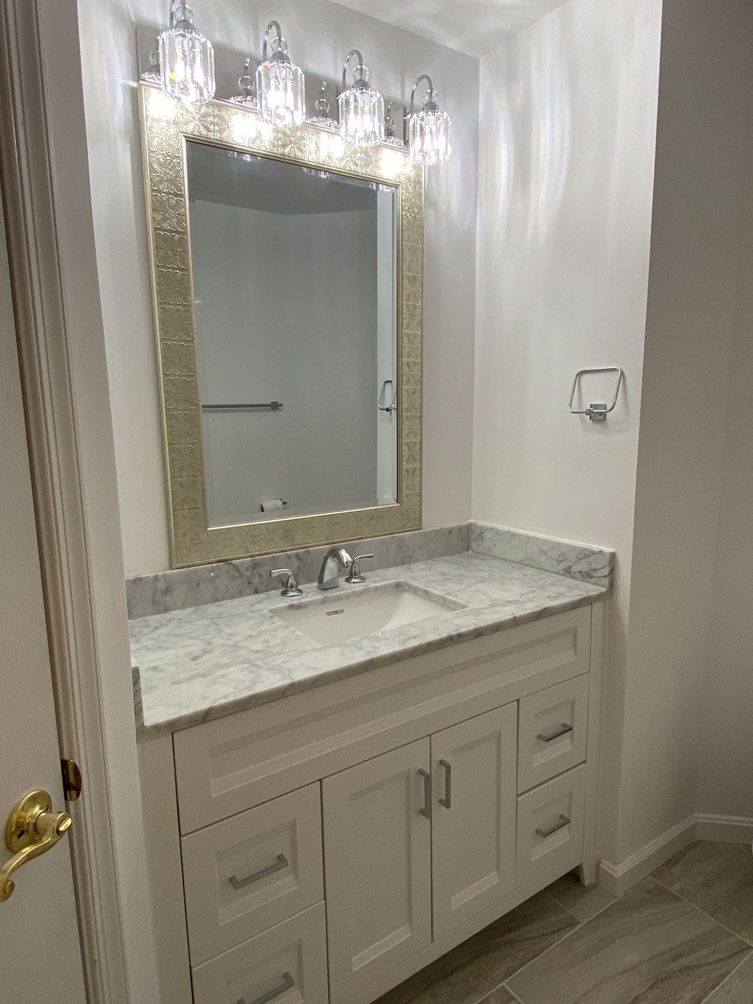 Bathroom Remodel using porcelain tiles , wood make vanetys , mirross , bathroom accessories  by Jesus Master Handyman LLC 