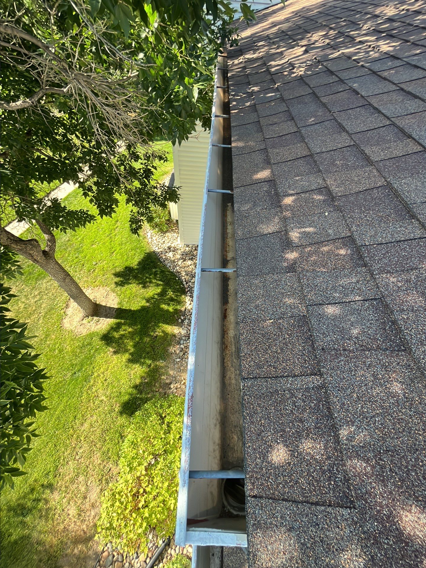Commercial gutter cleaning Lincoln, NE after photo with clean gutters