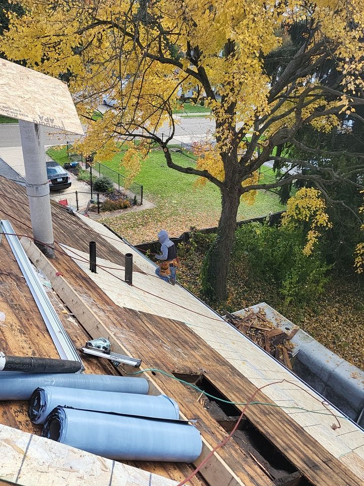 Brand: Atlas Pinnacle Color: Pristine Black by Eagle Eye Roofing