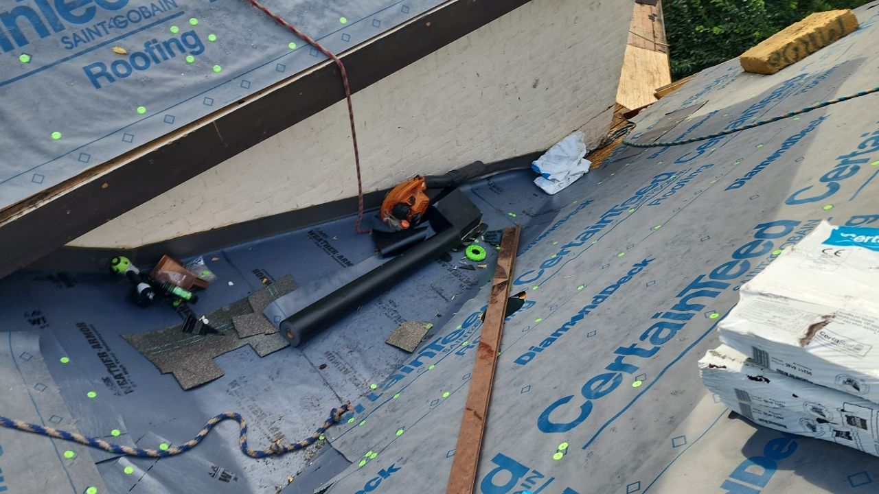 Presidential Shake Install by Paragon Roofing