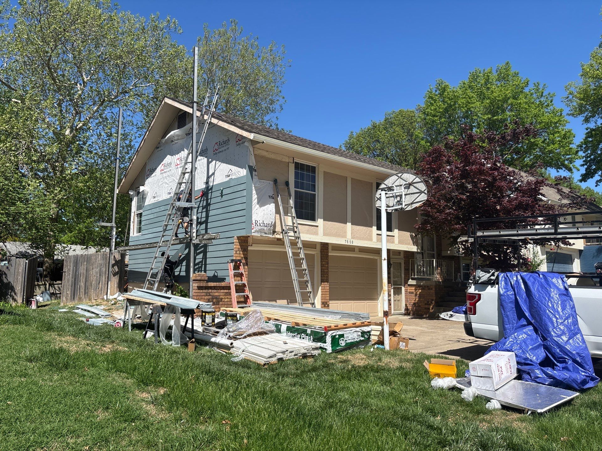 James Hardie in Kansas City Mo  by EEC  Windows, Siding & Roofing 