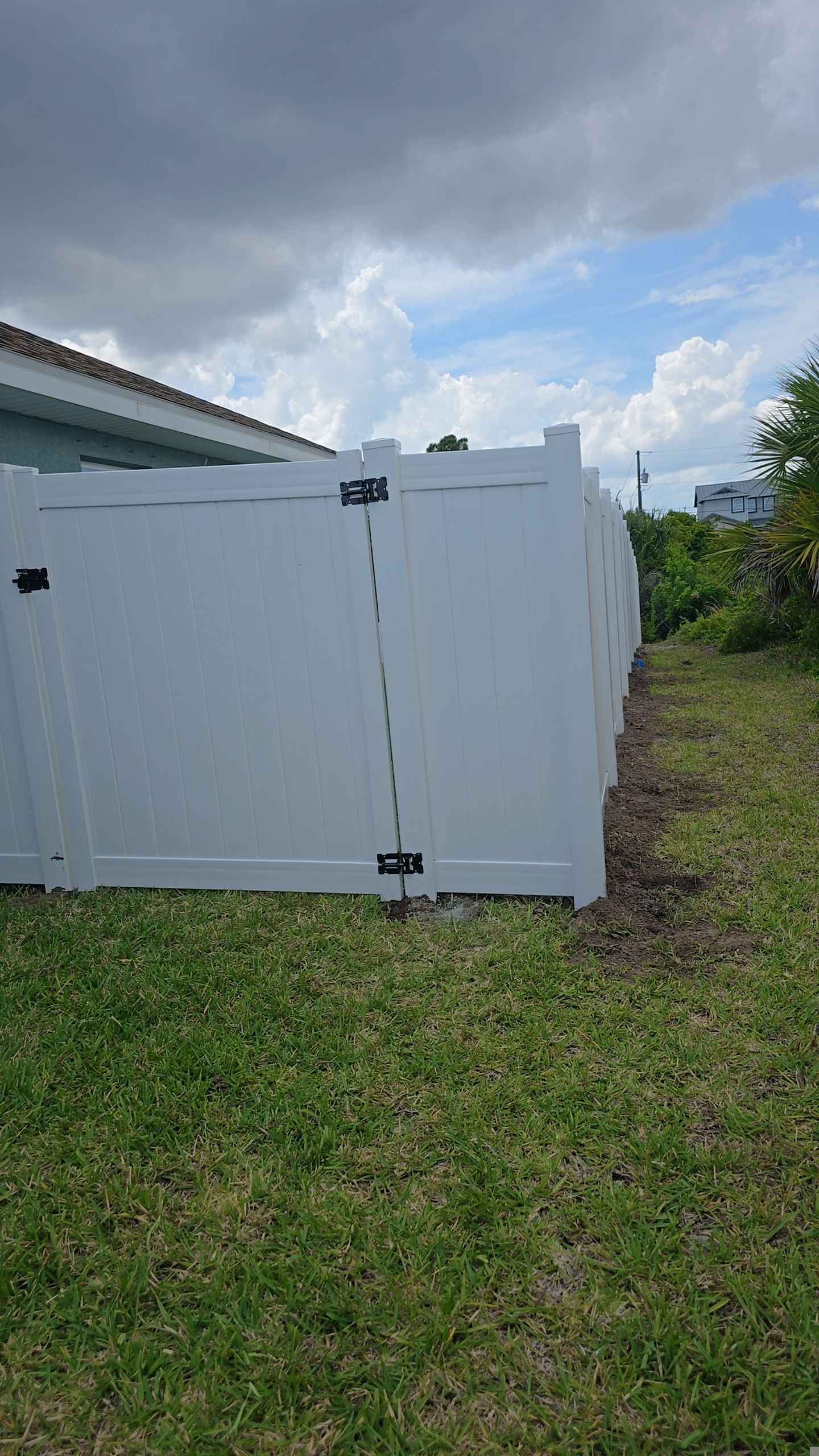 Vinyl Fence Install in Port Charlotte by True Fence LLC