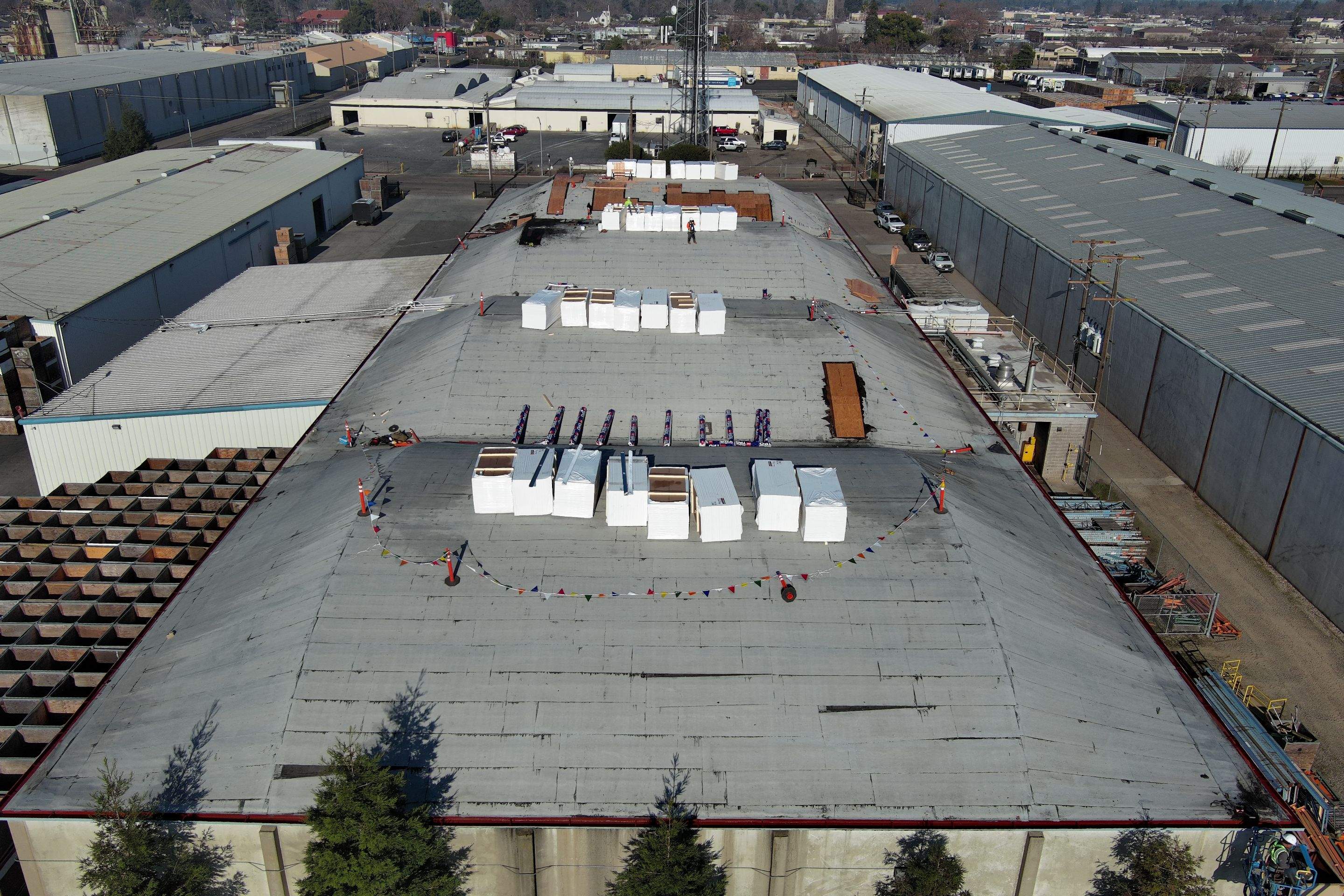 TPO single-ply roofing system using GAF Single-ply TPO 60 mil with 1.5 inch ISO board insulation by Straight Edge Roofing Inc