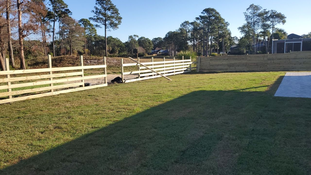 You can never go wrong with Horizontal by Hip Square Fence Inc.