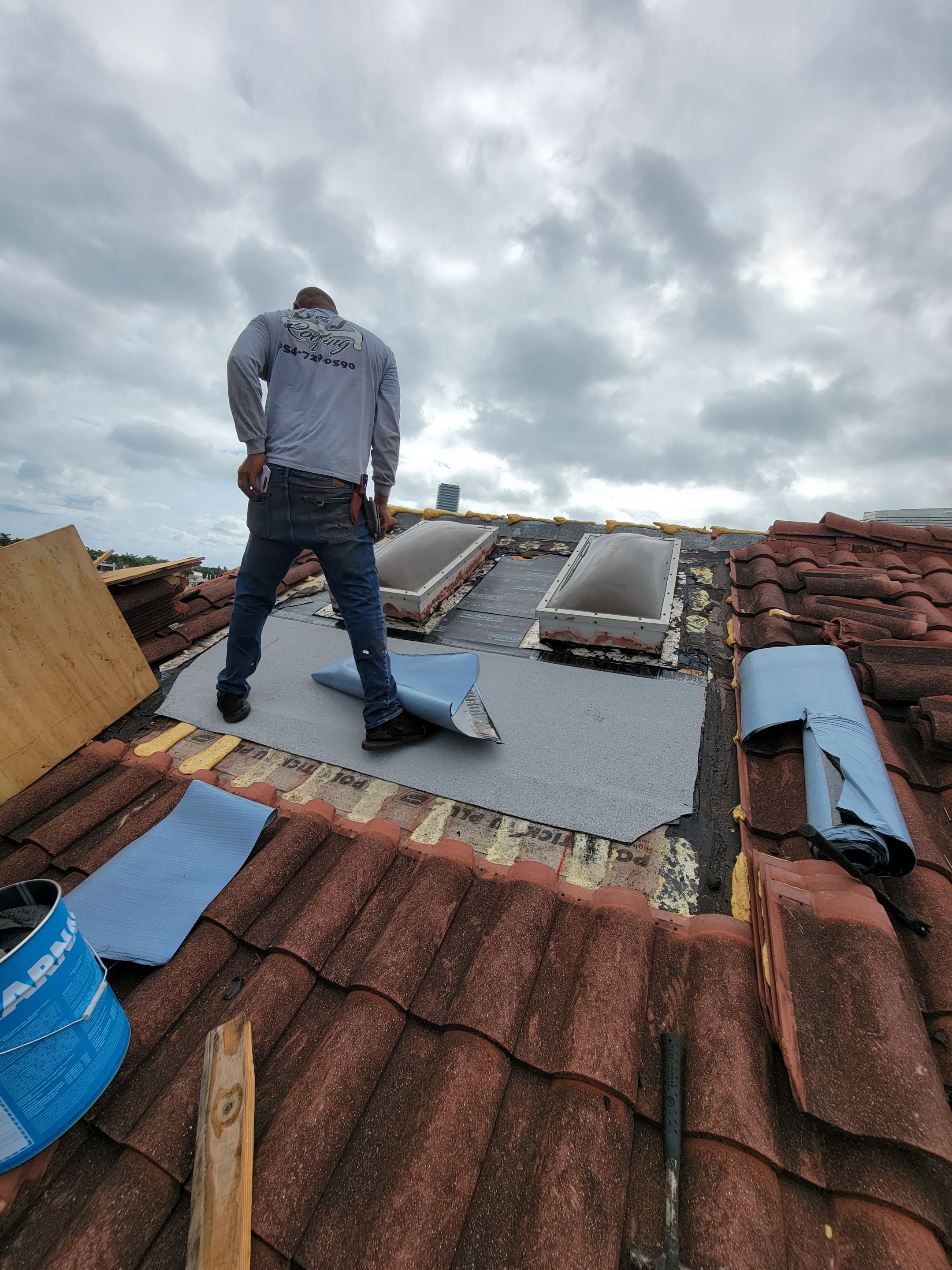 NE 37th Ave, Aventura, FL by G&J Roofing 