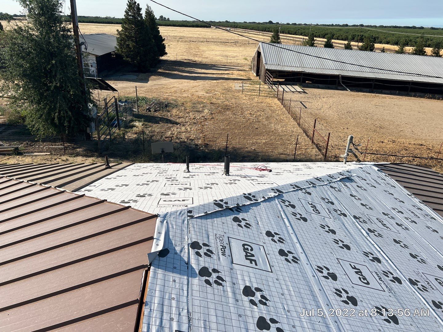 Metal roofing installation using Standing seam metal roofing system by Straight Edge Roofing Inc
