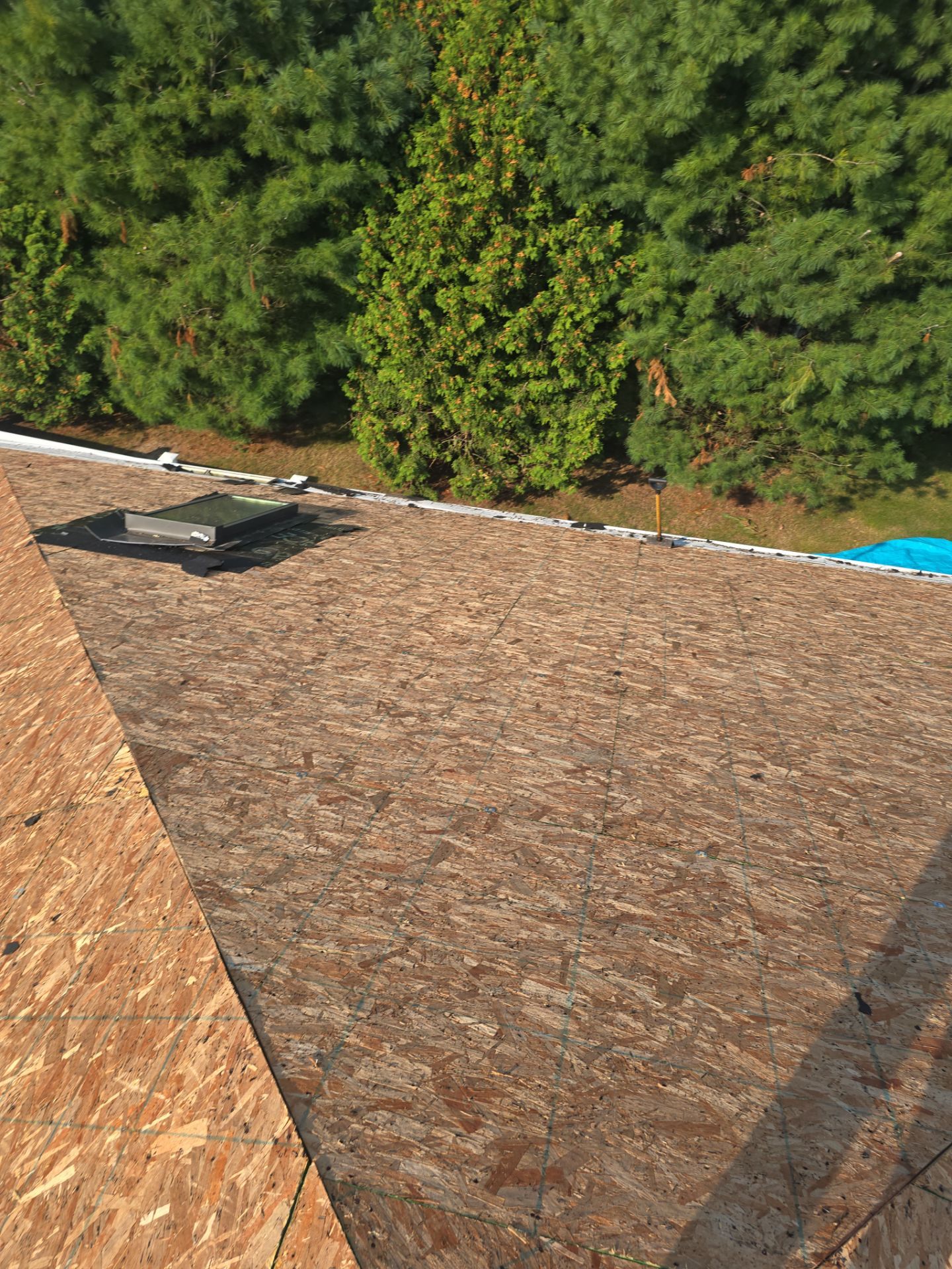 Random Lake: HDZ Shingles & Skylight Replacement by Gellings Roofing & Siding