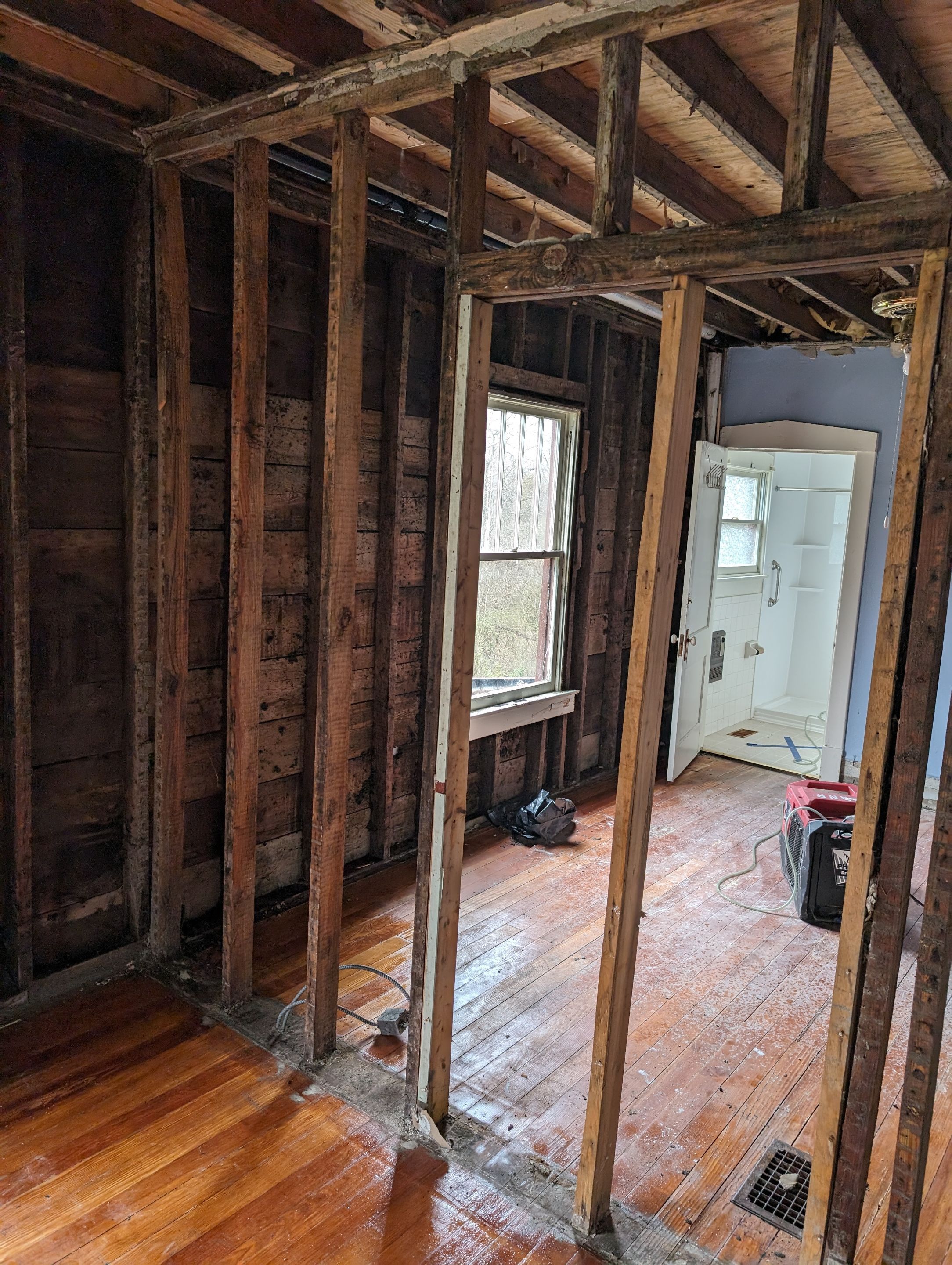 Emergency Service Water Mitigation in Louisville, KY by ANR Restoration