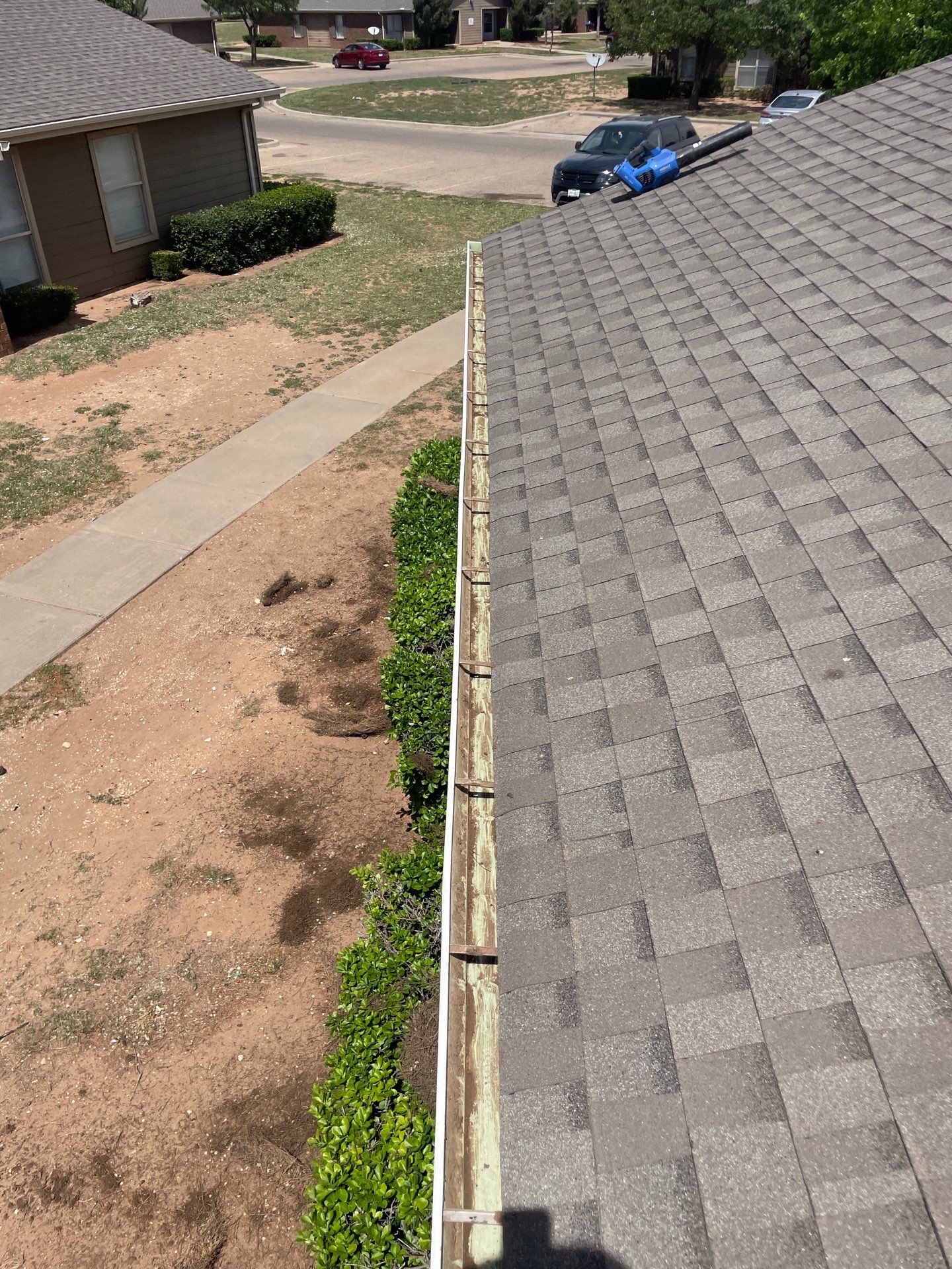 Commercial gutter cleaning Georgia after photo with clean gutters