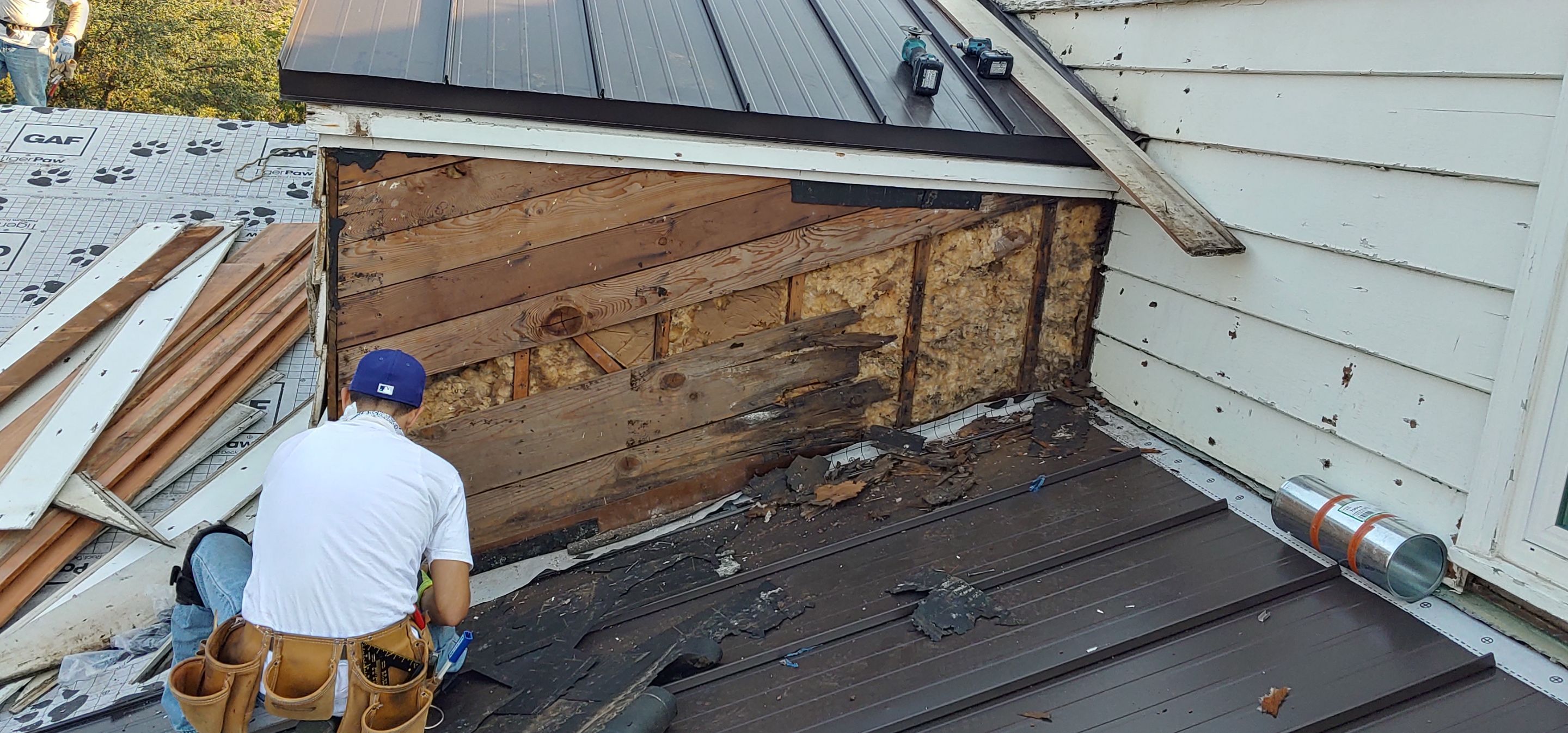 Residential Roofing Installation using Standing seam metal roofing system by Straight Edge Roofing Inc