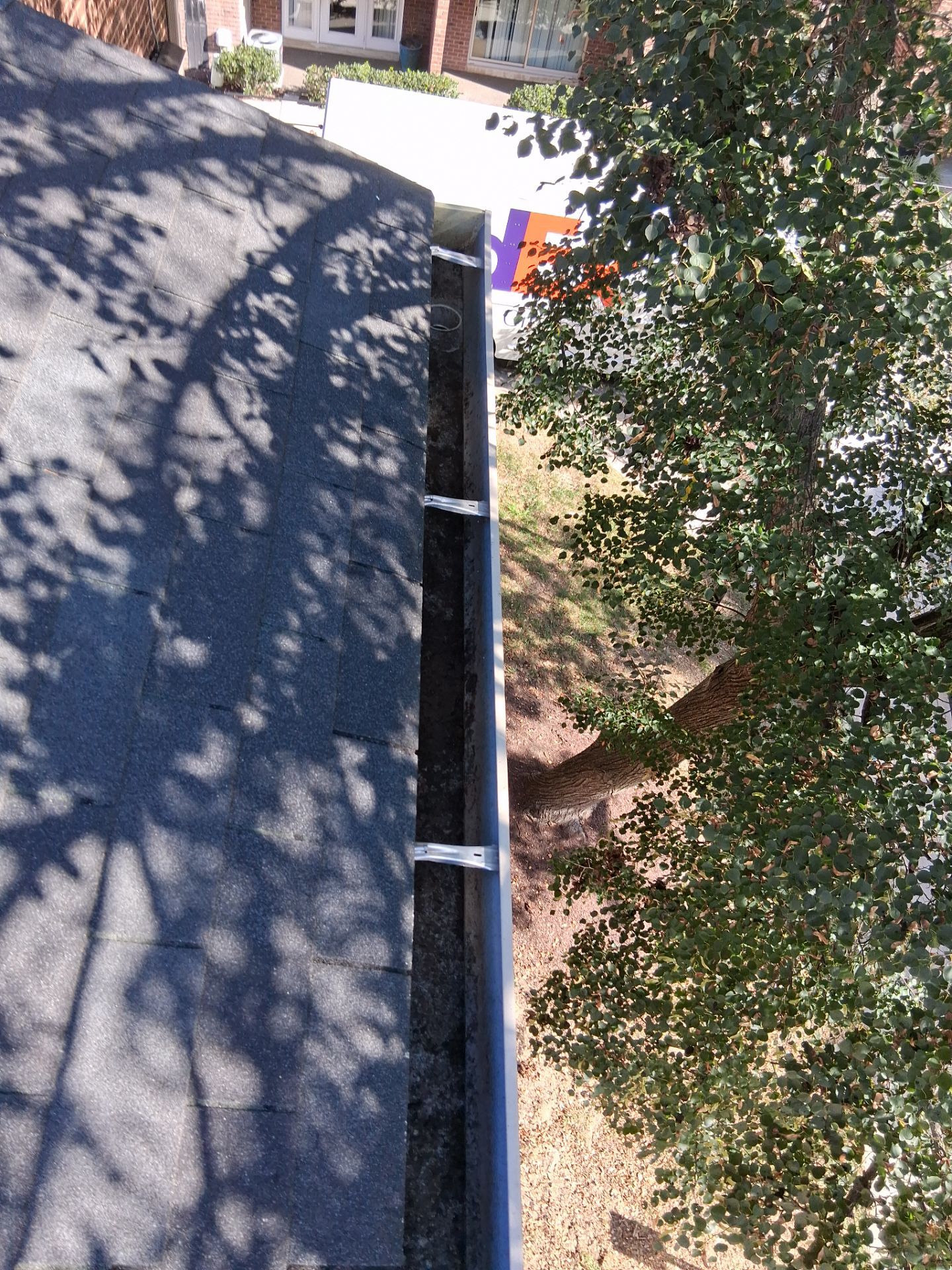 Commercial gutter cleaning Maryland after photo with clean gutters