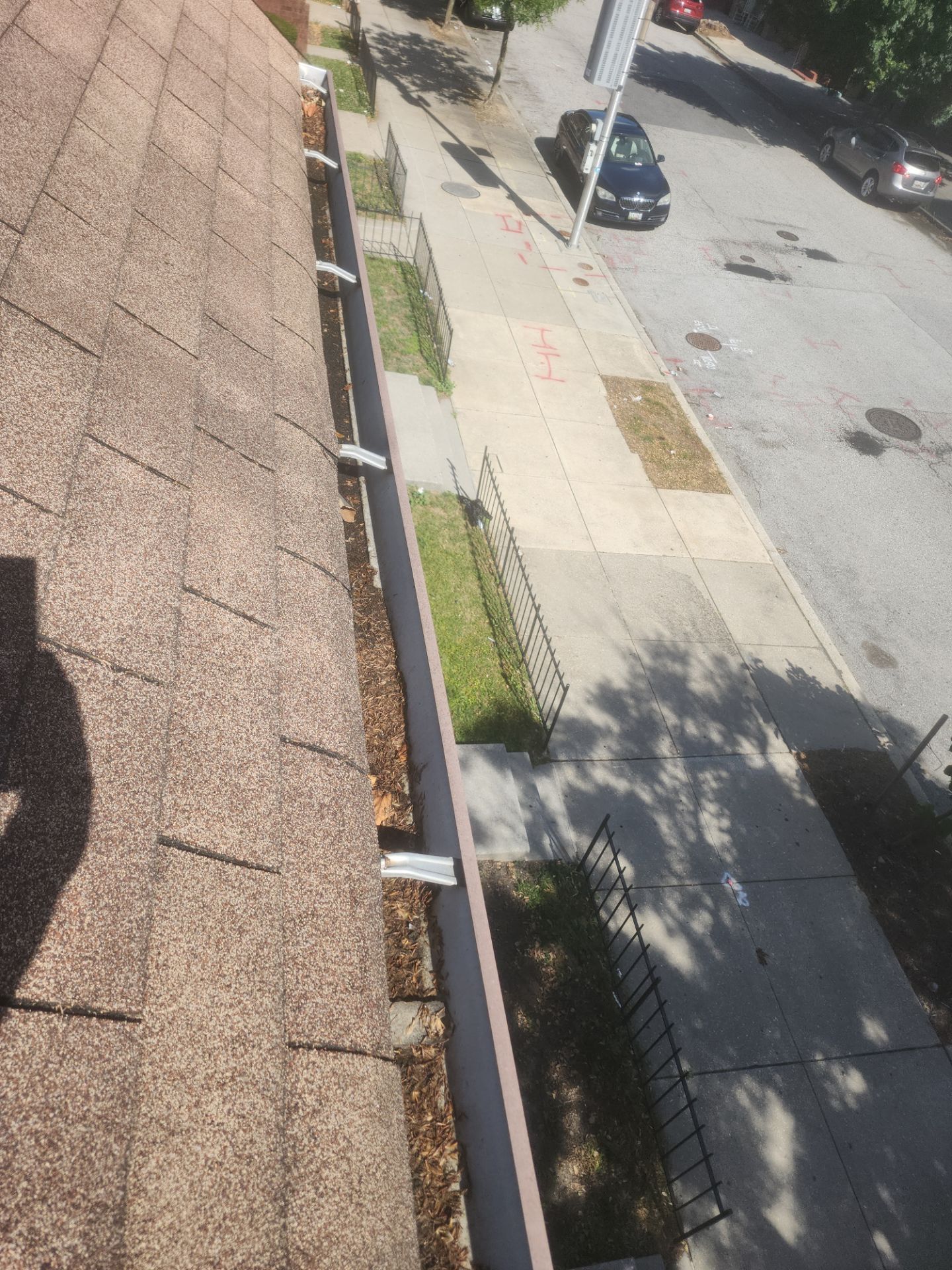 HOA gutter cleaning before