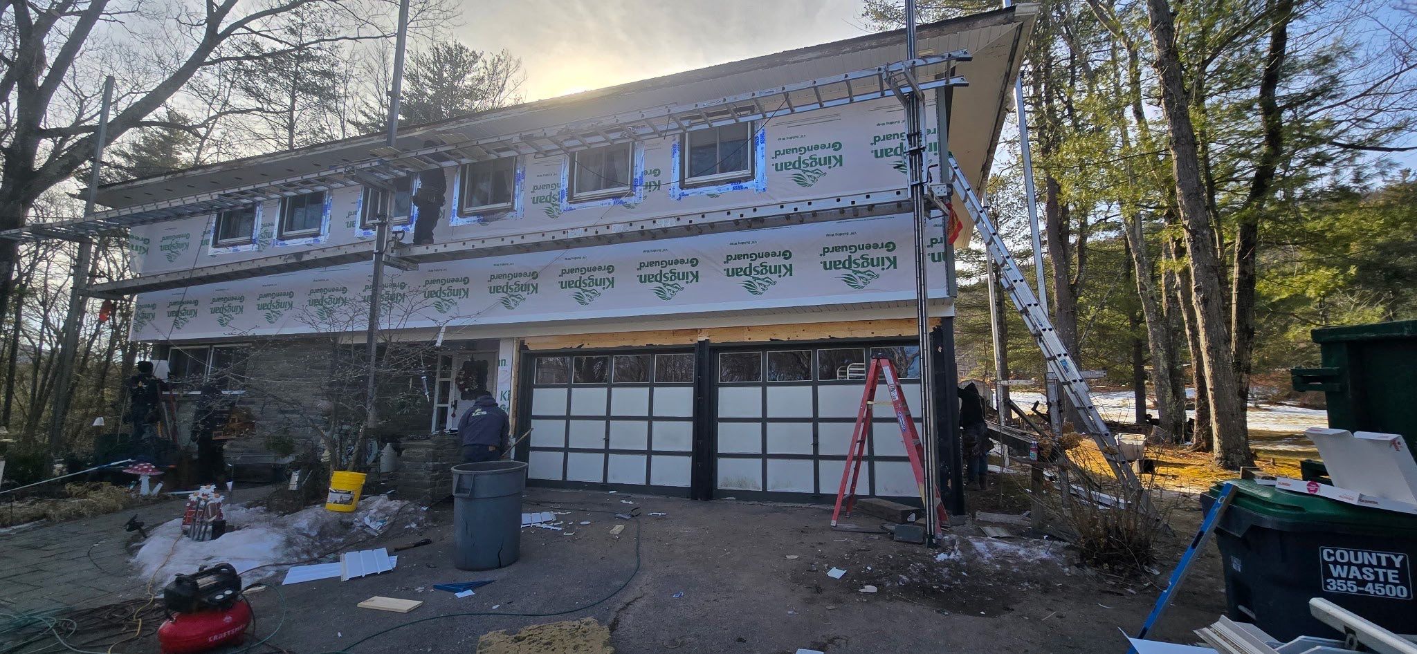 New vinyl siding in Ellenville NY by roberts roofing