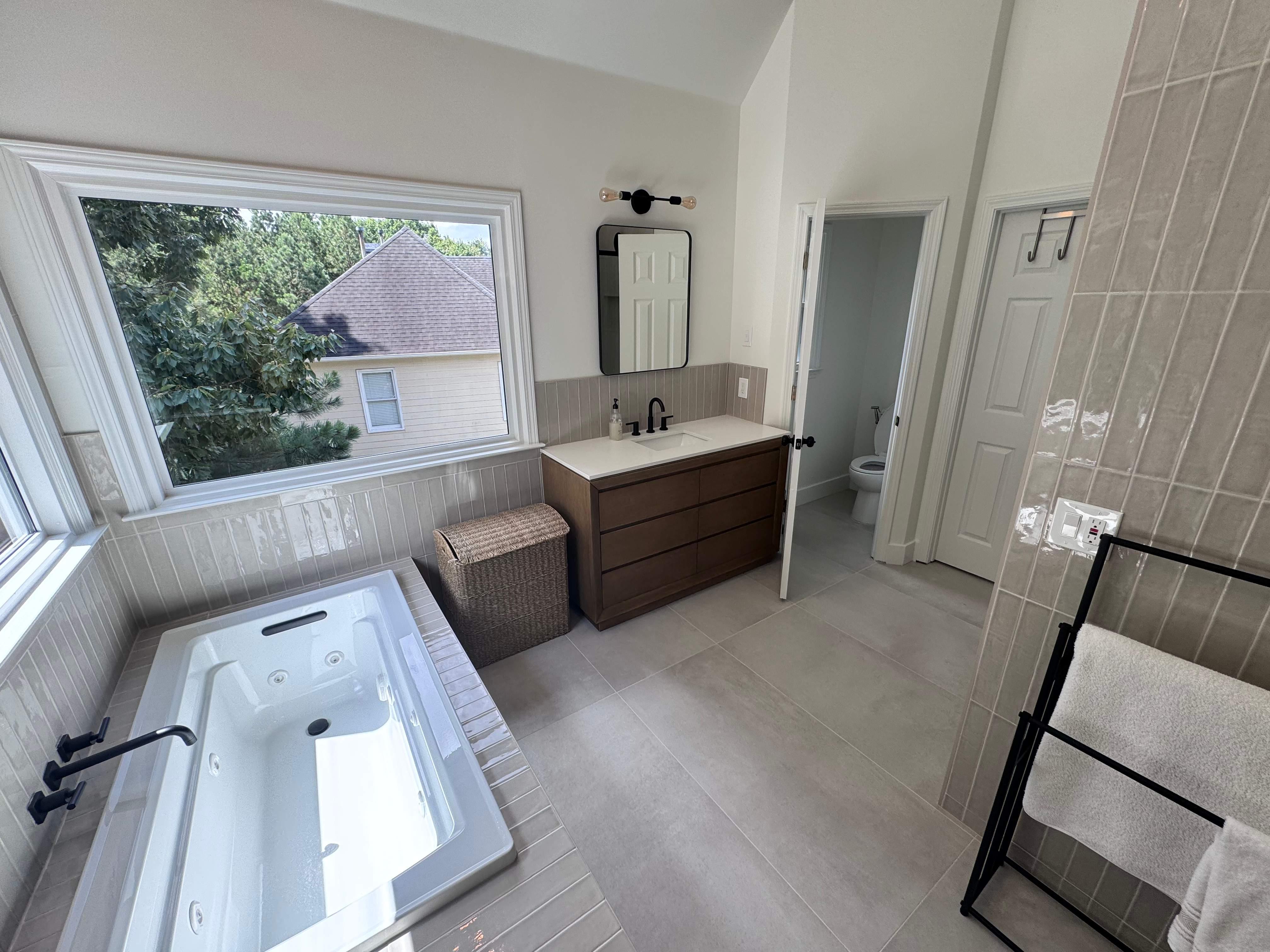 Master bathroom renovation by Prudencio