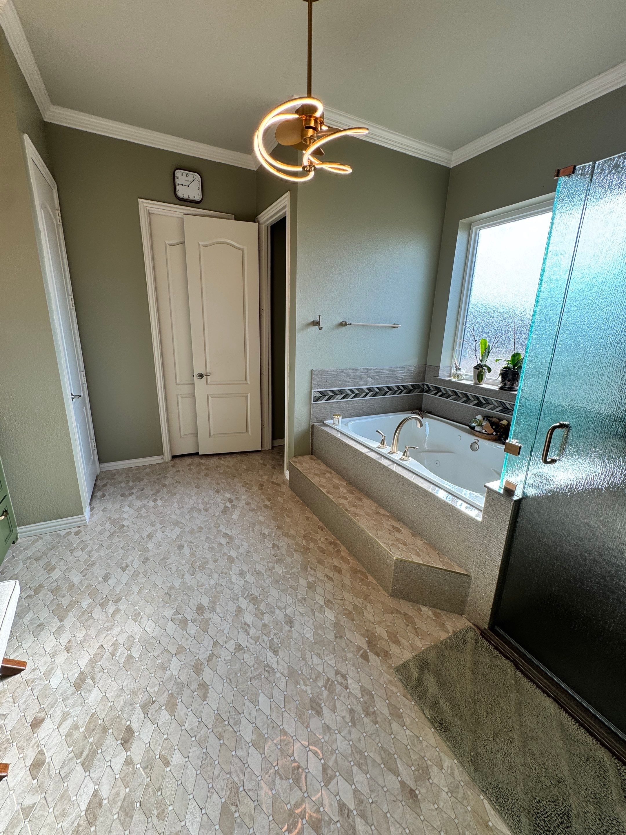 Full Master Bath (Onyx Collection) by New Bath Technologies