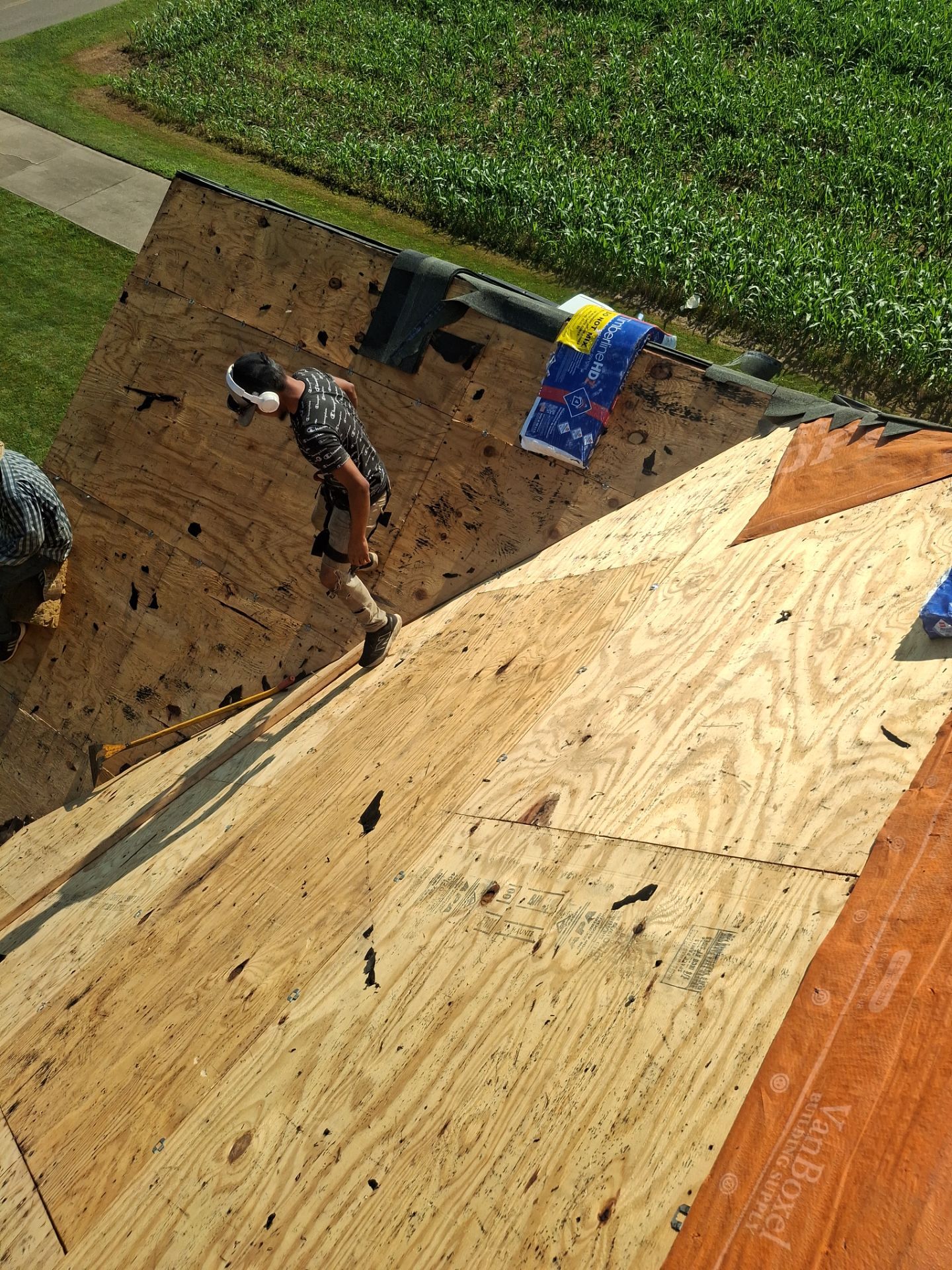 Residential Roofing Installation using GAF Timberline HDZ Charcoal by Rainstoppers Roofing