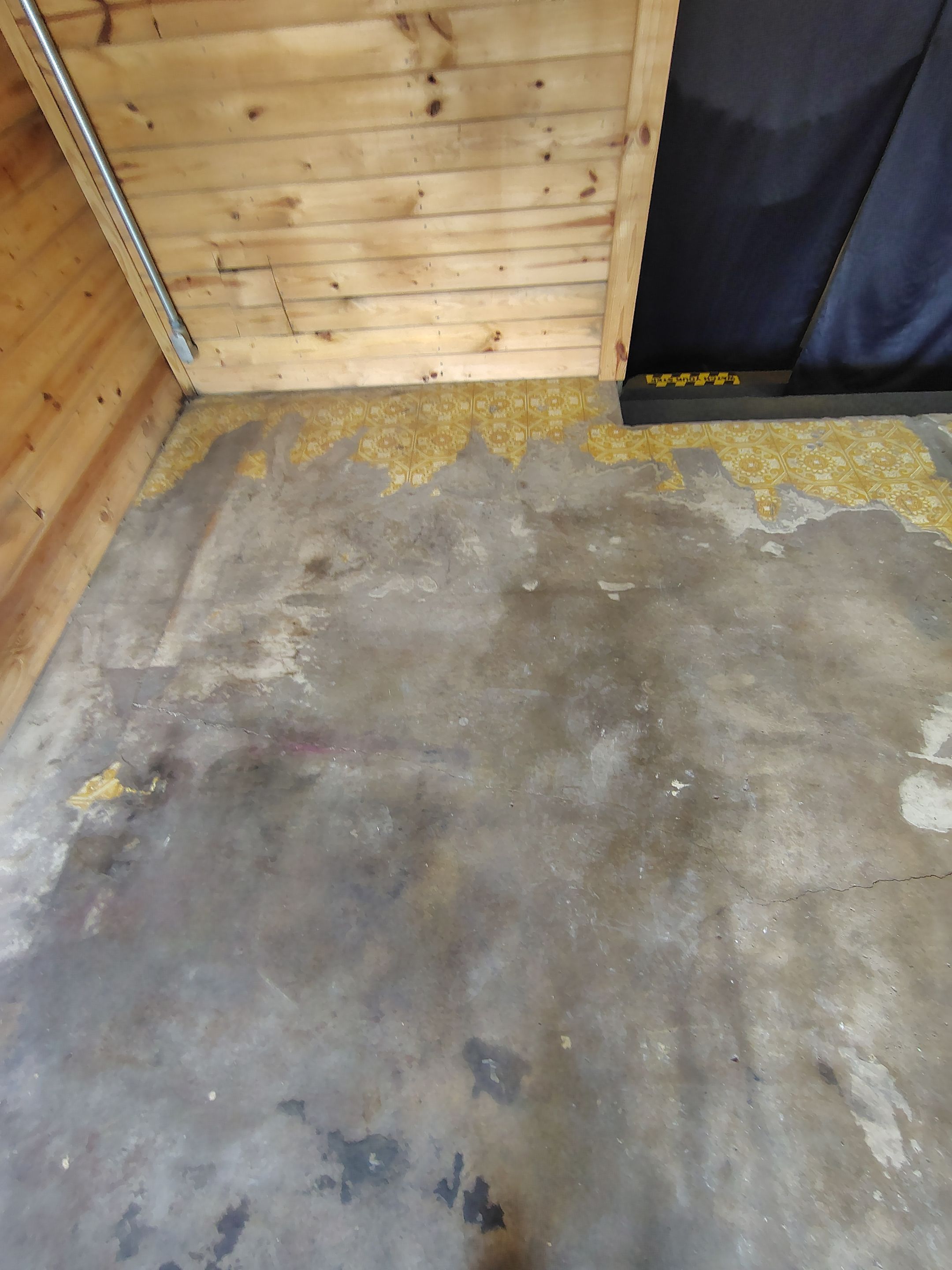 Commercial Epoxy Flake Floor Coating in Emmetsburg, Iowa by Select Painting, Coatings & Garage Cabinets
