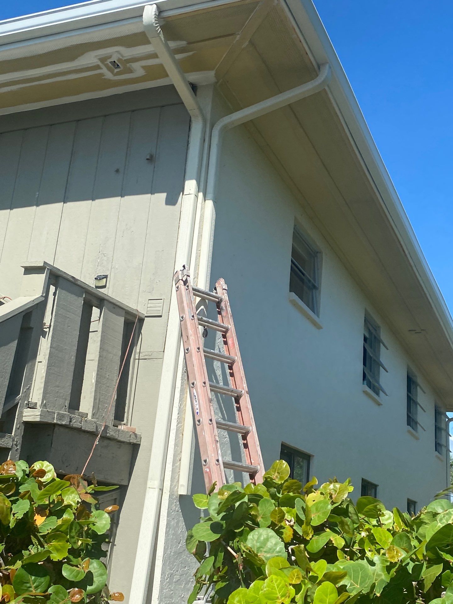 Commercial Gutter Systems for Businesses in Holmes Beach FL by Gutter Professors