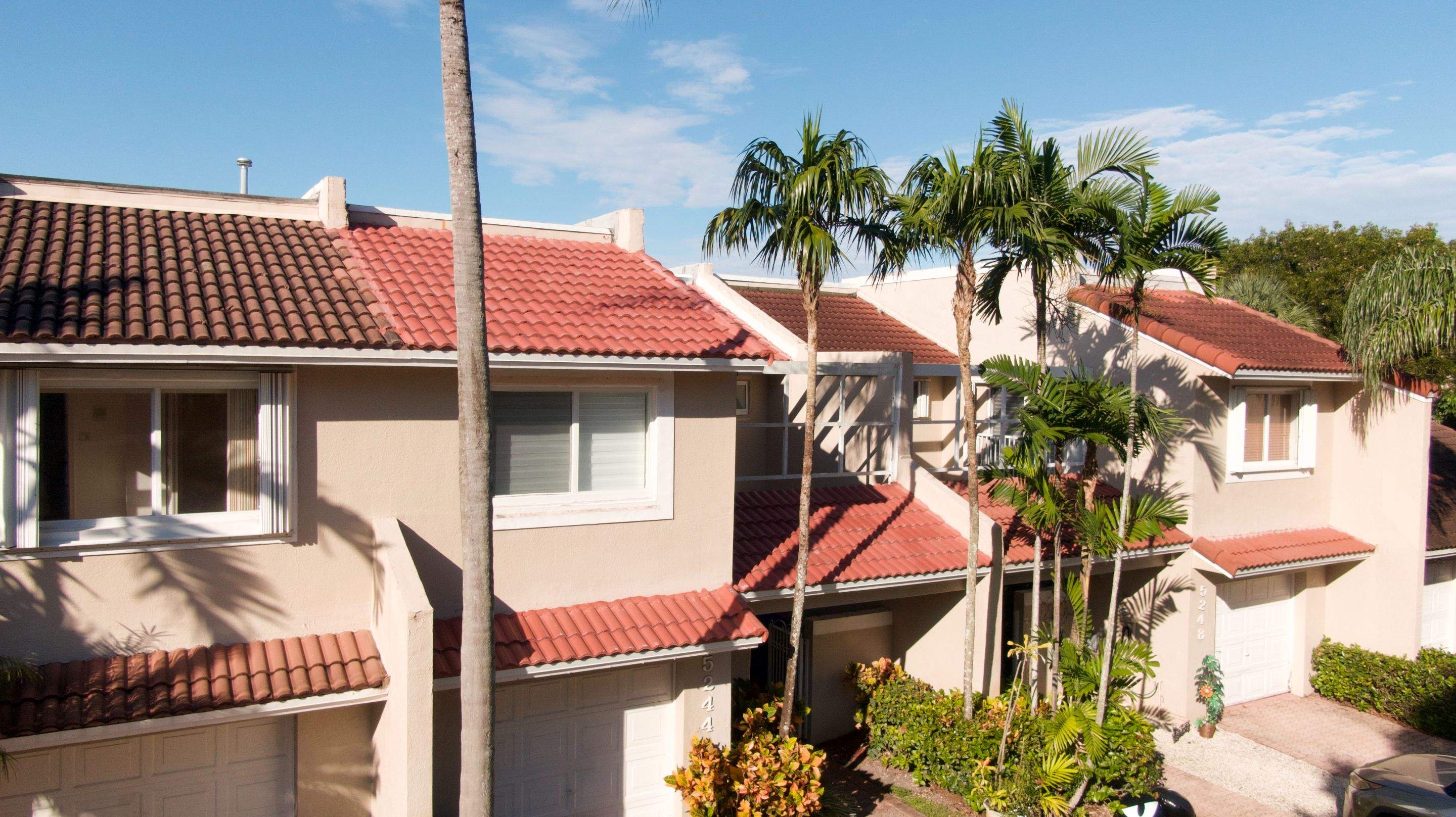 Crown - Tuscany - Smoked Fireclay by Istueta Roofing