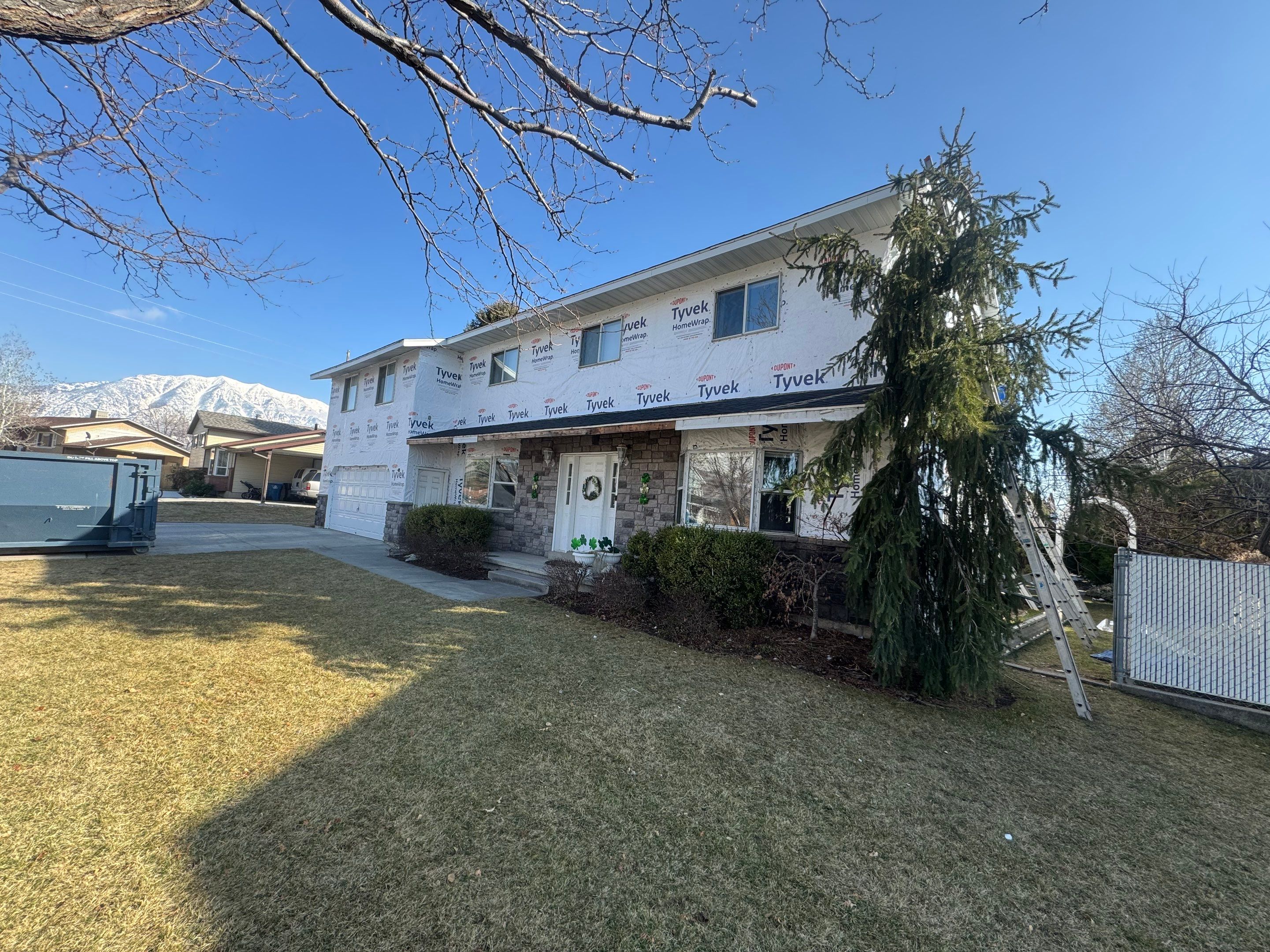 Lindon | Hardie & Steel Mixed Siding | Pearl Gray by Ideal Siding Utah